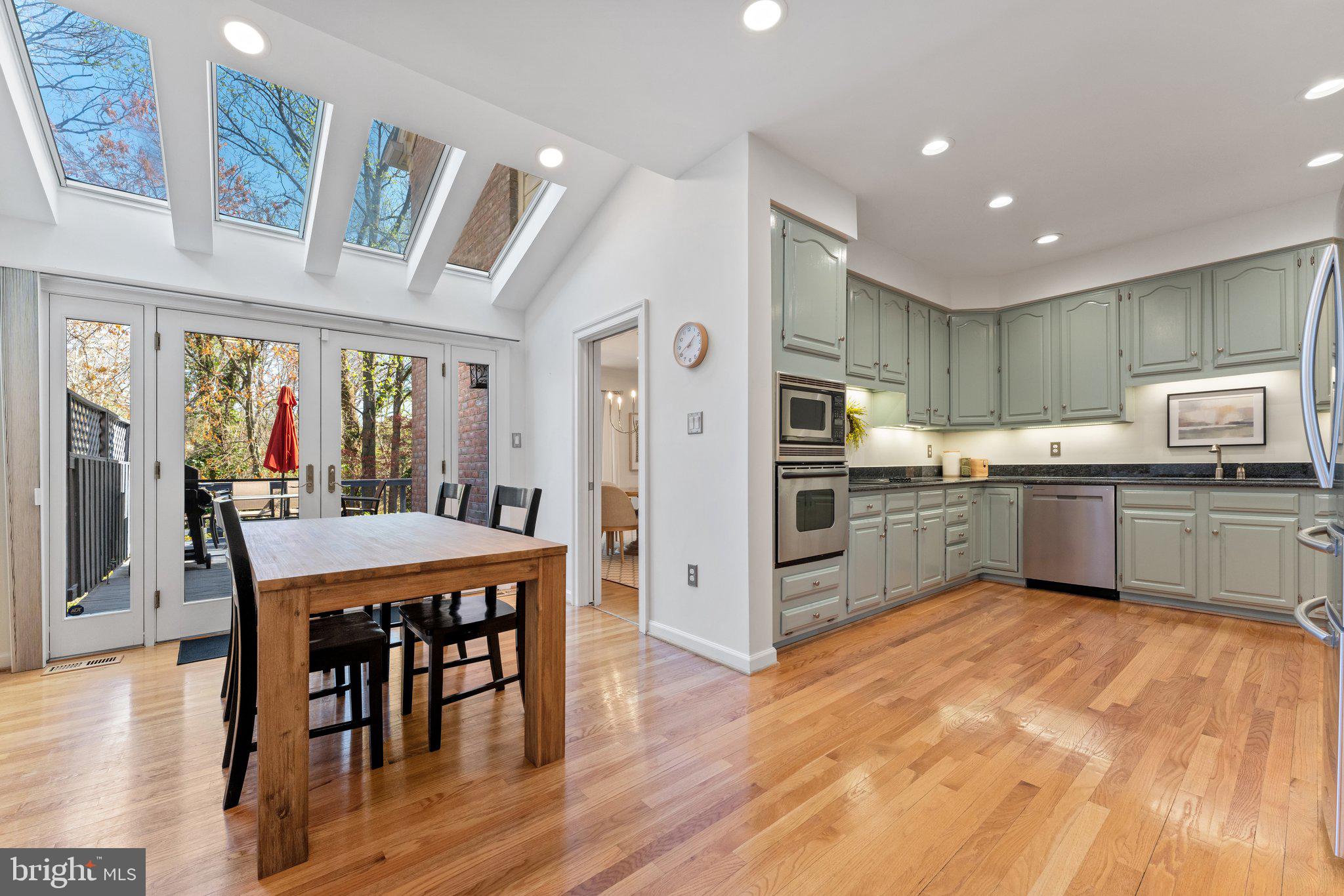 MC LEAN OAKS - Residential