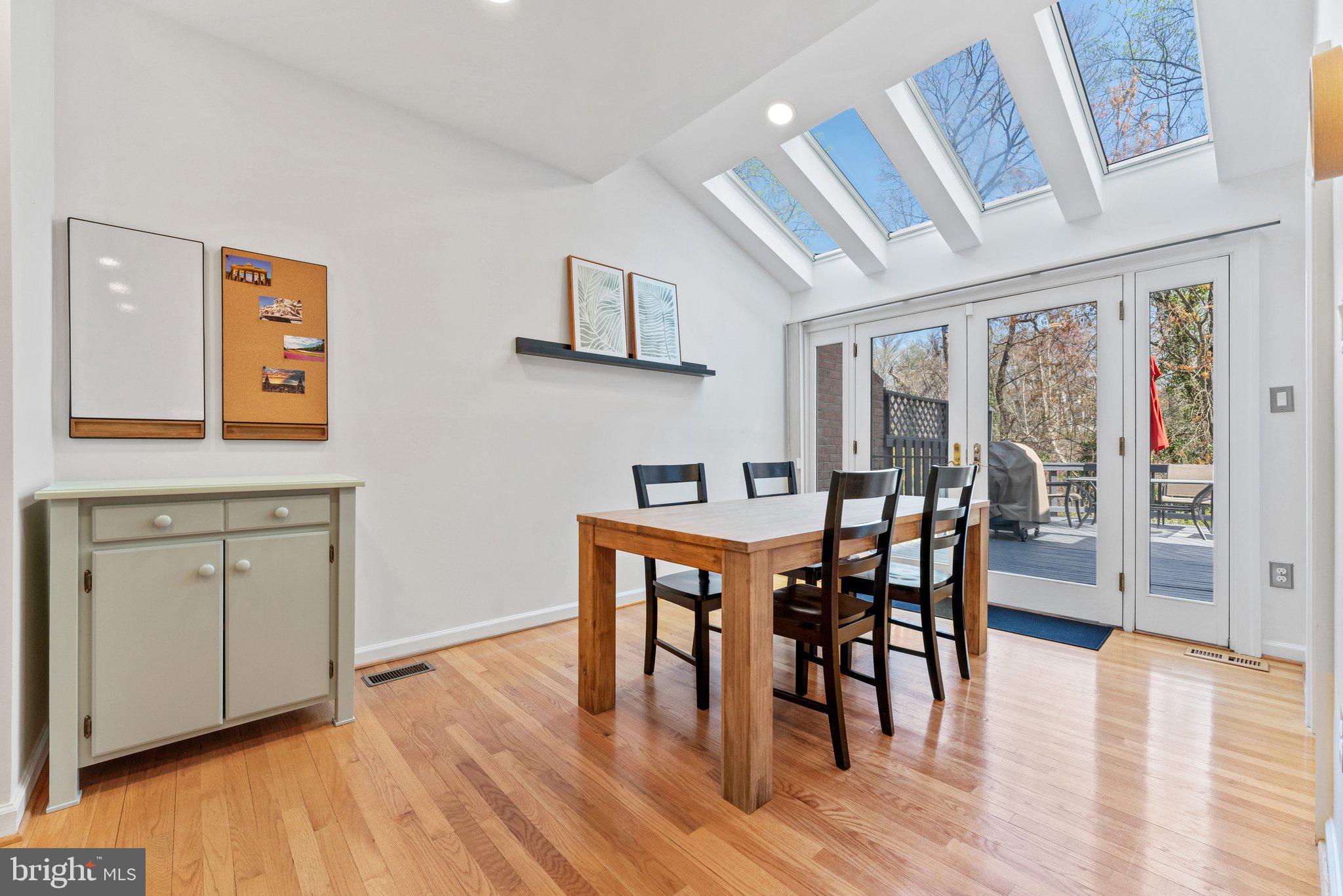 MC LEAN OAKS - Residential