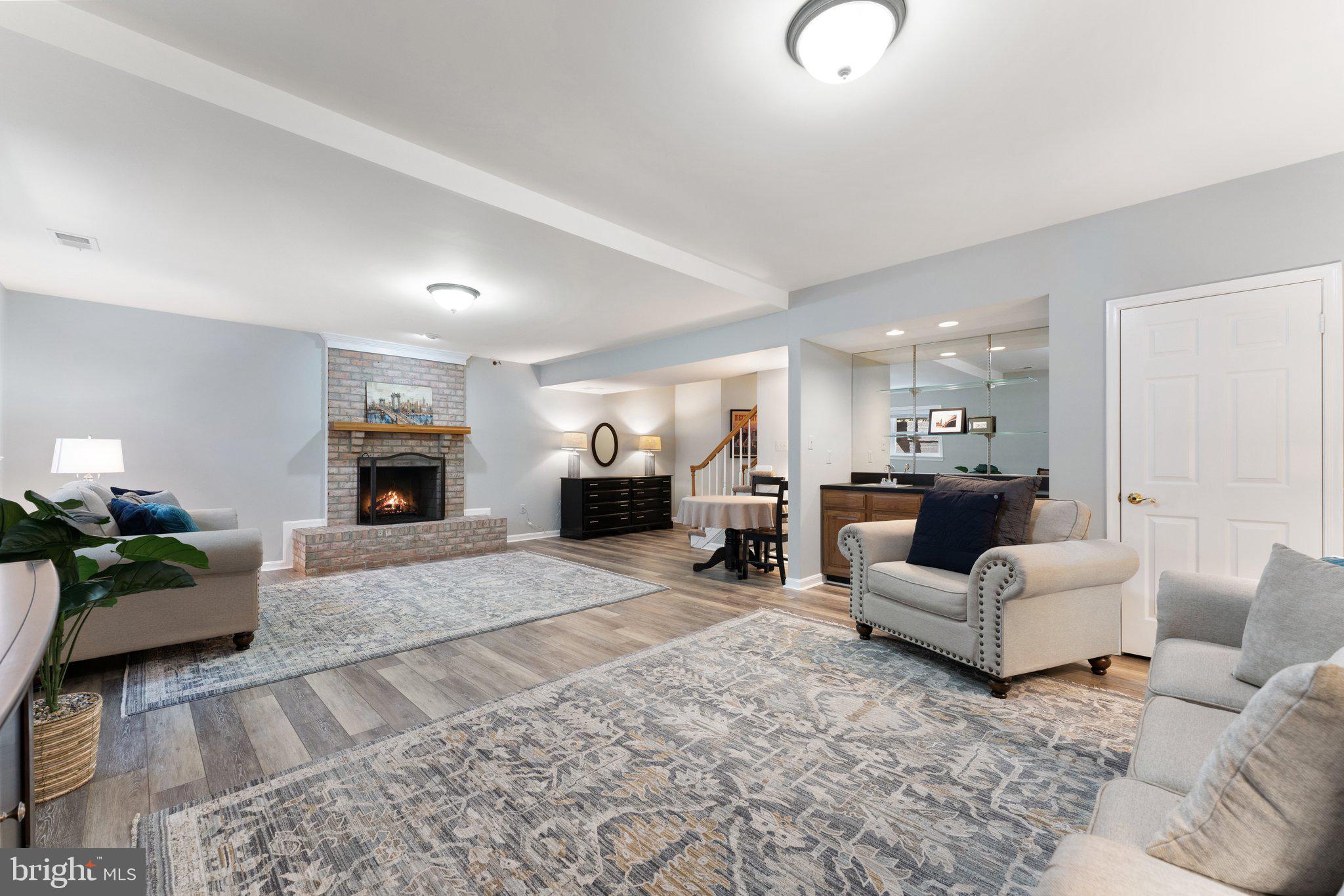 MC LEAN OAKS - Residential