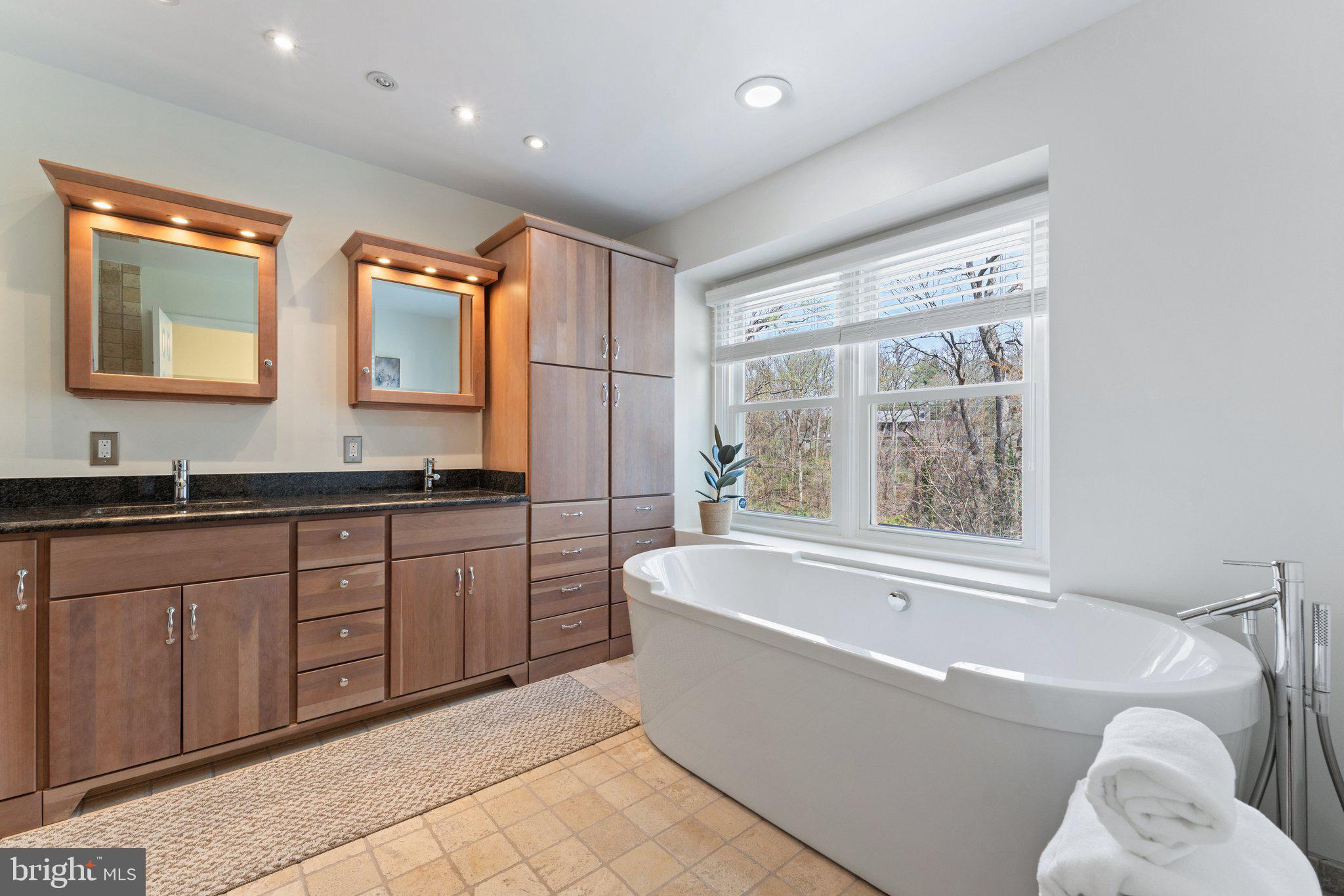 MC LEAN OAKS - Residential