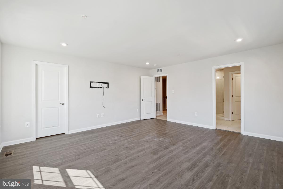 GLEN DALE COMMONS PHASE 2 - Residential Lease