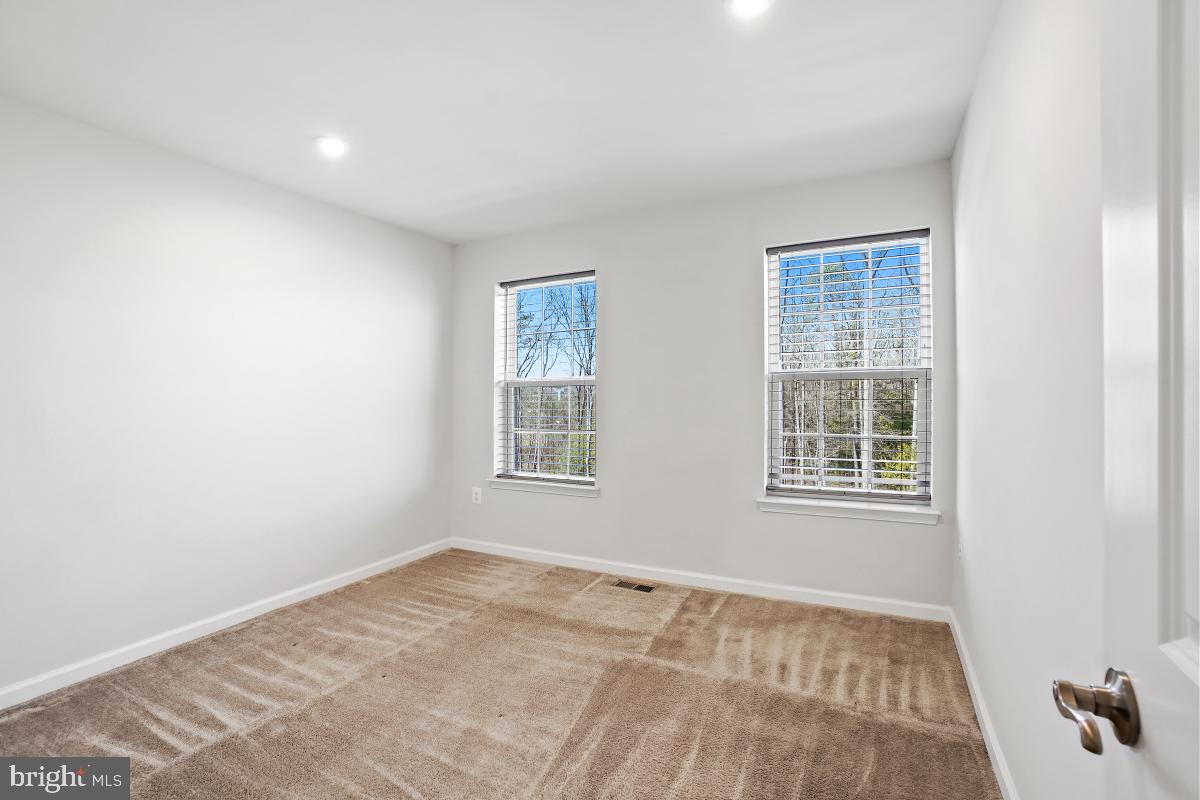 GLEN DALE COMMONS PHASE 2 - Residential Lease