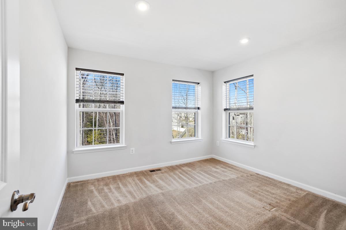 GLEN DALE COMMONS PHASE 2 - Residential Lease