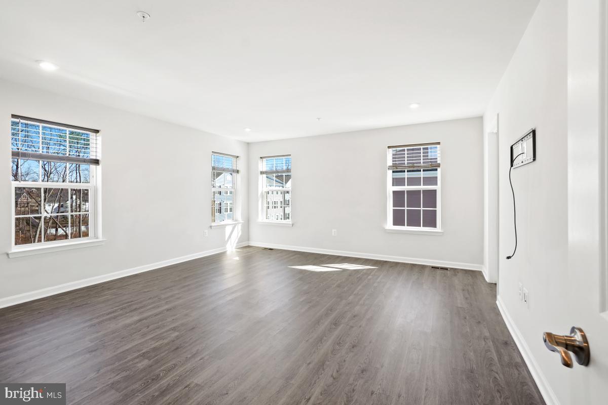 GLEN DALE COMMONS PHASE 2 - Residential Lease