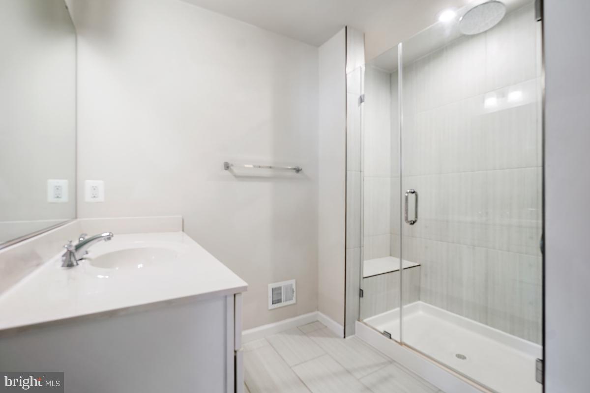 GLEN DALE COMMONS PHASE 2 - Residential Lease