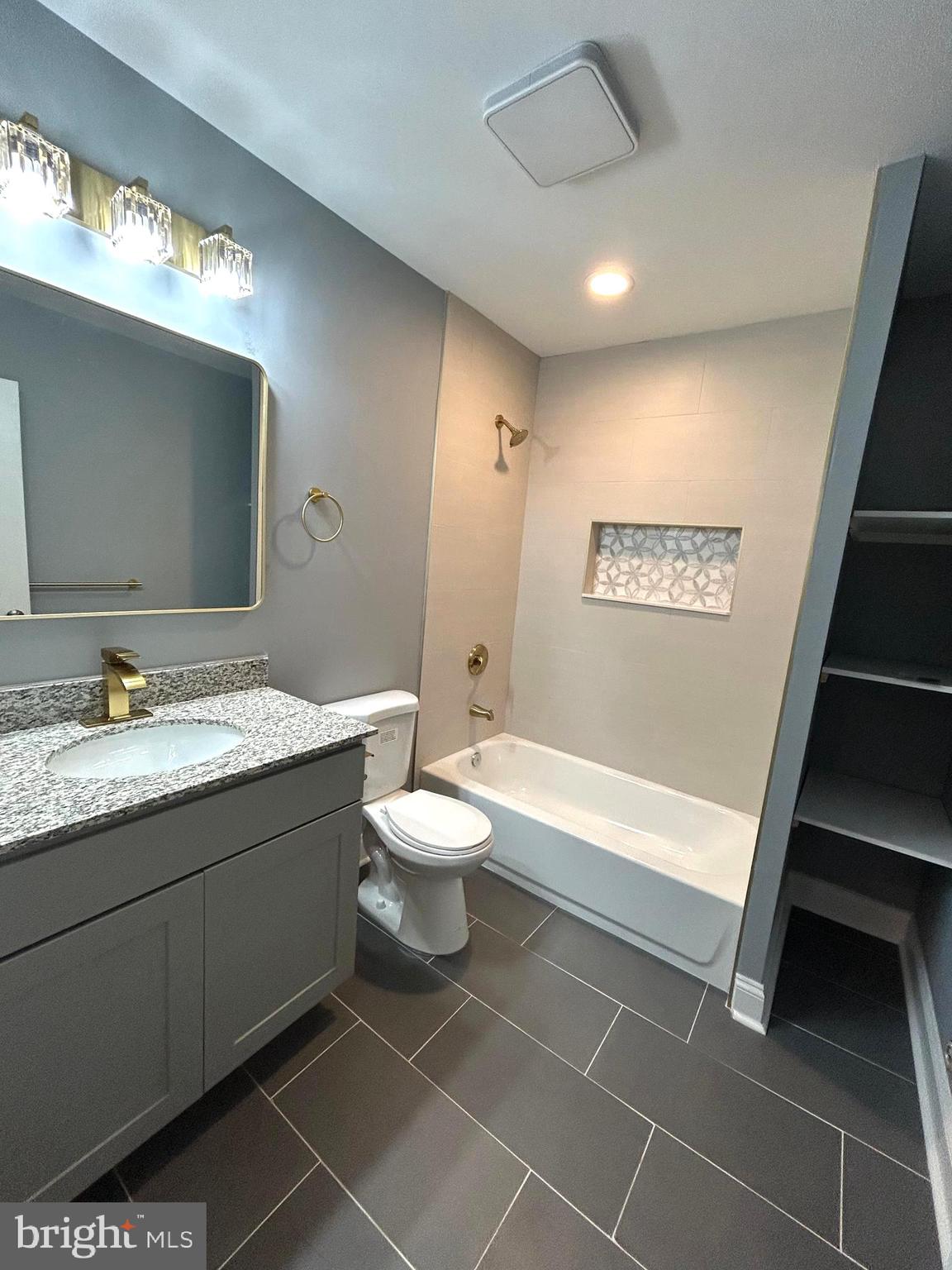 HILLTOP PARK - Residential Lease