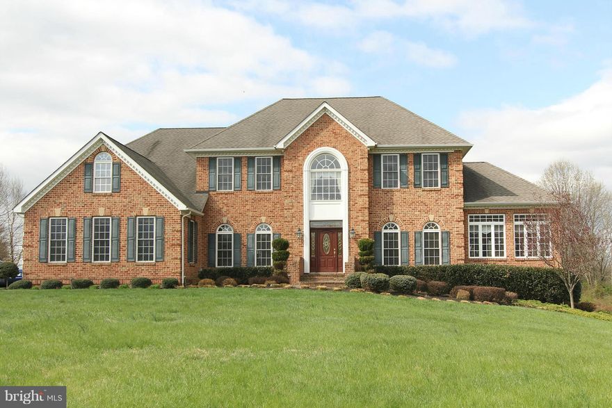 1 HR ADV NOTICE! STUNNING 5BED,4.5BATH,3 CAR GAR COLONIAL W/EXQUISITE 3 ACRE LOT BACKING TO GOLF COURSE! IMPRESSIVE GRAND FOYER, FRML LIVING & DINING RM, SOLARIUM, GOURMET KIT, FAM RM W/FP & OFFICE. UPPER LVL BRAND NEW CARPETS, MSTR W/FP & LUXURY BATH. IMMACULATE LL POSS IN-LAW SUITE W/FULL 2ND KIT, 42"CBNTS, CNTR ISLND, REC RM, WET BAR, GRANITE CNTR, FULL BATH. HUGE DECK, BASKETBALL CT, GAZEBO!
