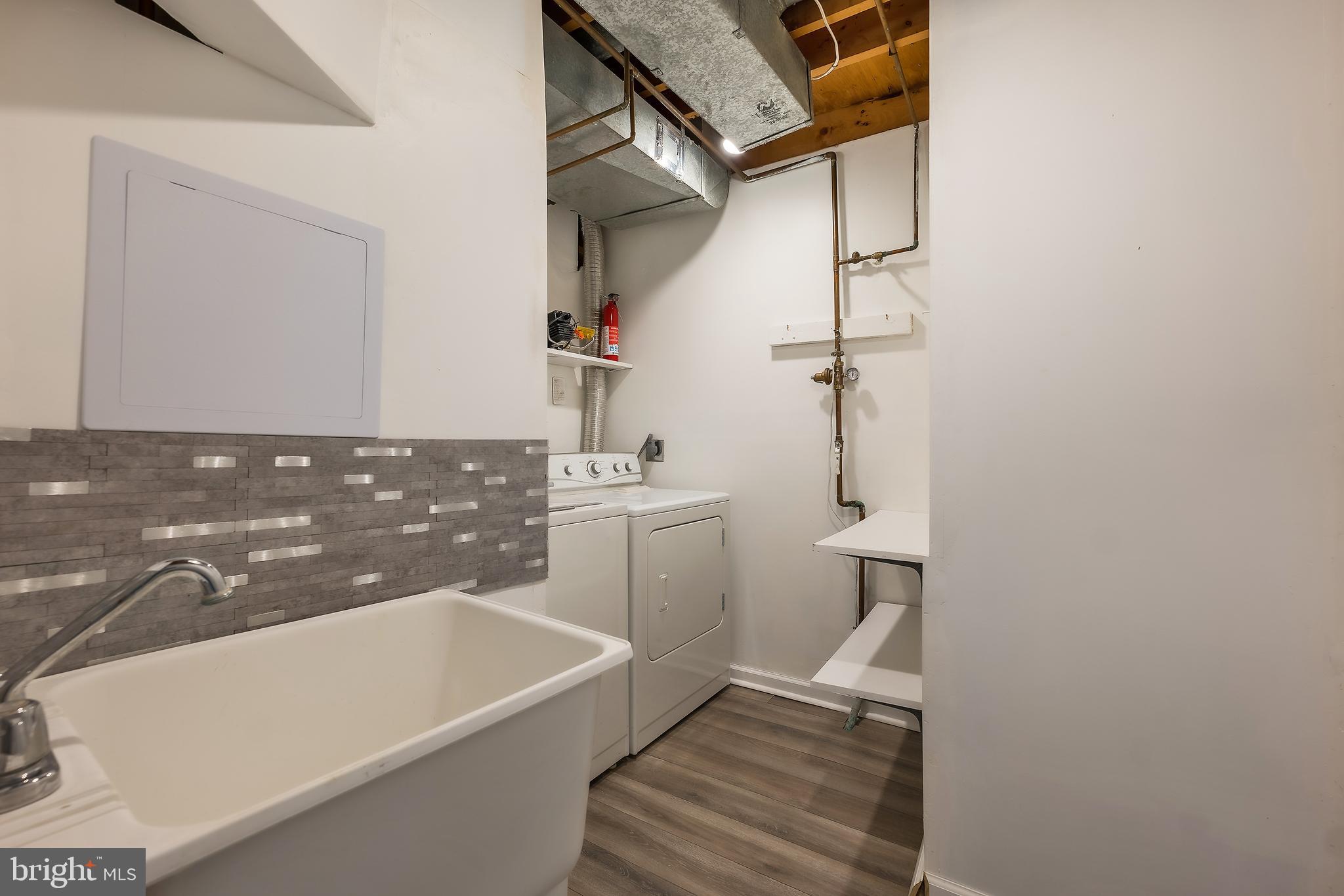 COLLEGE SQUARE - Residential Lease