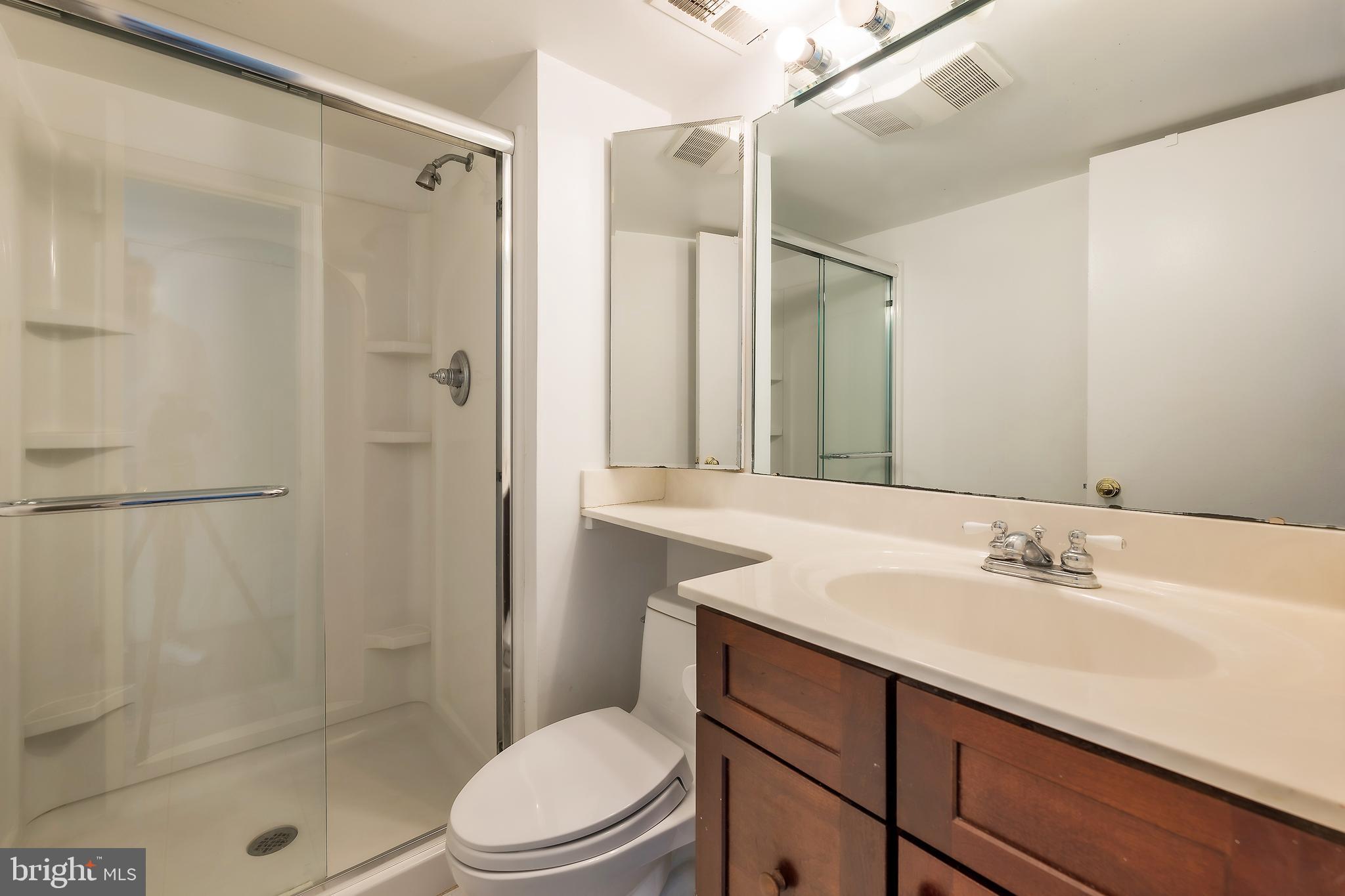 COLLEGE SQUARE - Residential Lease