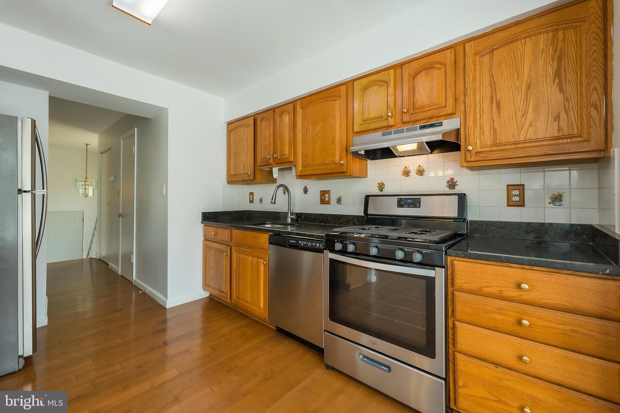 COLLEGE SQUARE - Residential Lease