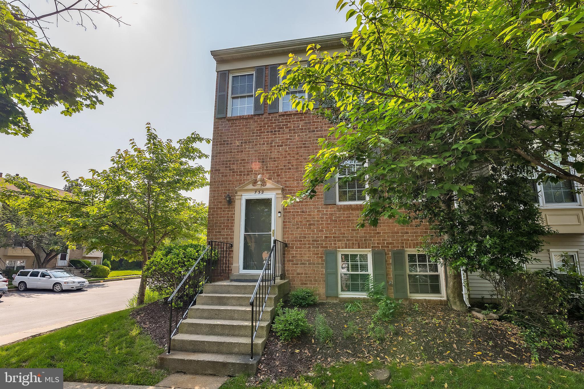 COLLEGE SQUARE - Residential Lease