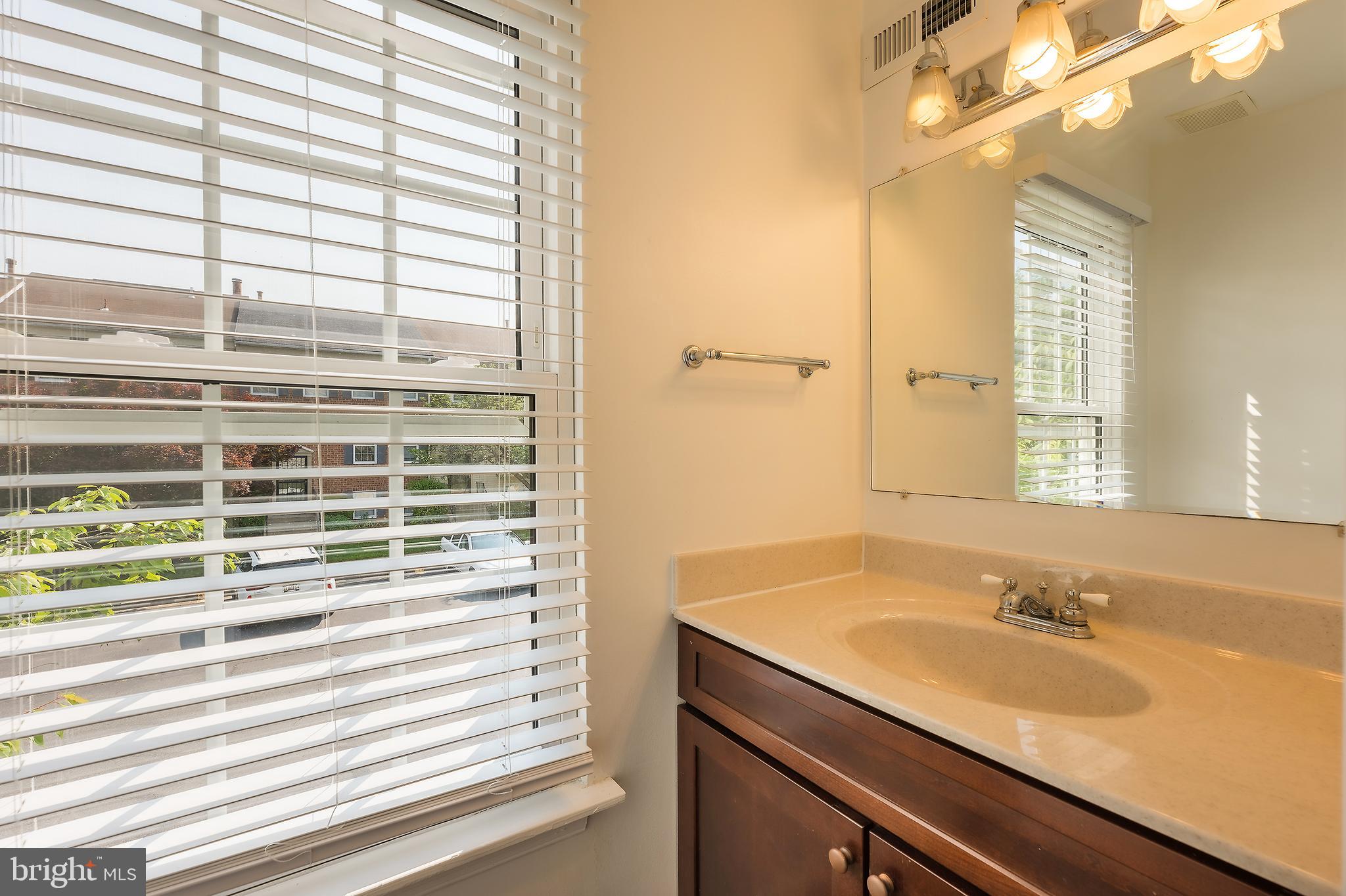 COLLEGE SQUARE - Residential Lease