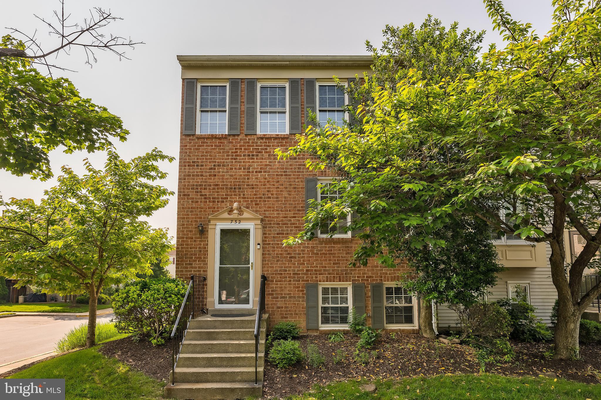 COLLEGE SQUARE - Residential Lease