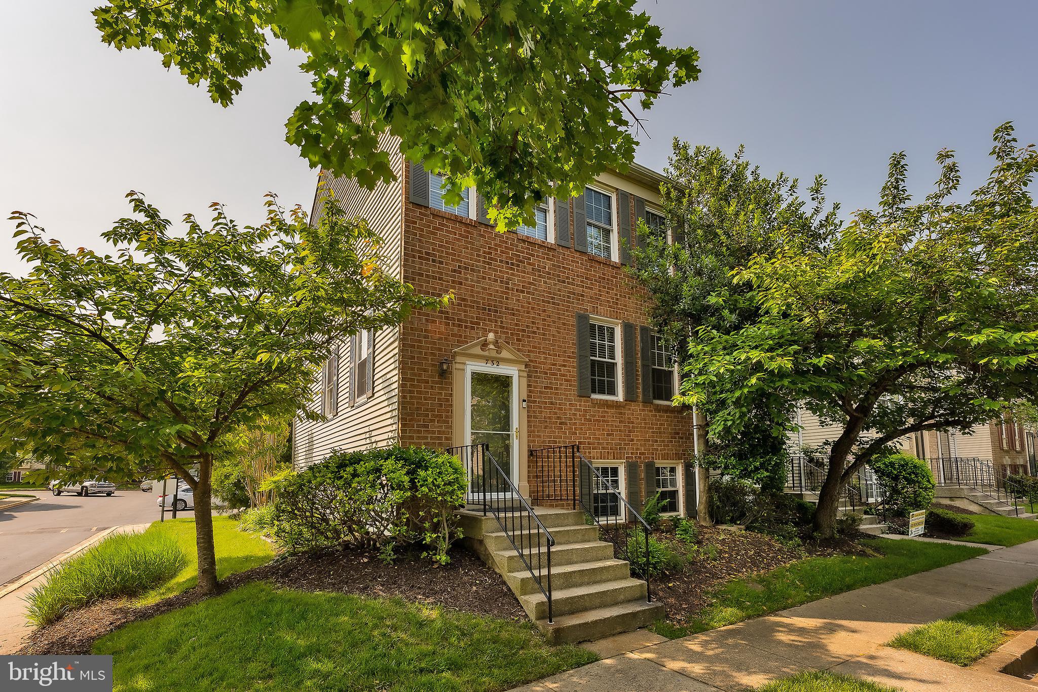 This home is about a 5 minute walk to Rockville Town Center. It is a great, spacious, bright end unit townhouse located in Rockville. There are 4 bedrooms and 3 1/2 bathrooms in the home. The home is comprised of three beautifully finished levels. The first level consists of the kitchen, dinning room and living room. The first level also has a half bath. The 2nd floor has 3 bedrooms and 2 full Baths. The basement level has another bedroom and full bath along with a 2nd living room area. There is a full size washer/dryer in the basement. There is parking right out front of the home.
This is an ideal location as you are in walk distance to many restaurants and stores located in Rockville Town Center. You can also walk to the Rockville Metro stop on the Red Line.
Lease terms:
Minimum 12 month lease
No smoking
Resident responsible for utilities
Pets are on a case by case basis
Available on 7/1/25