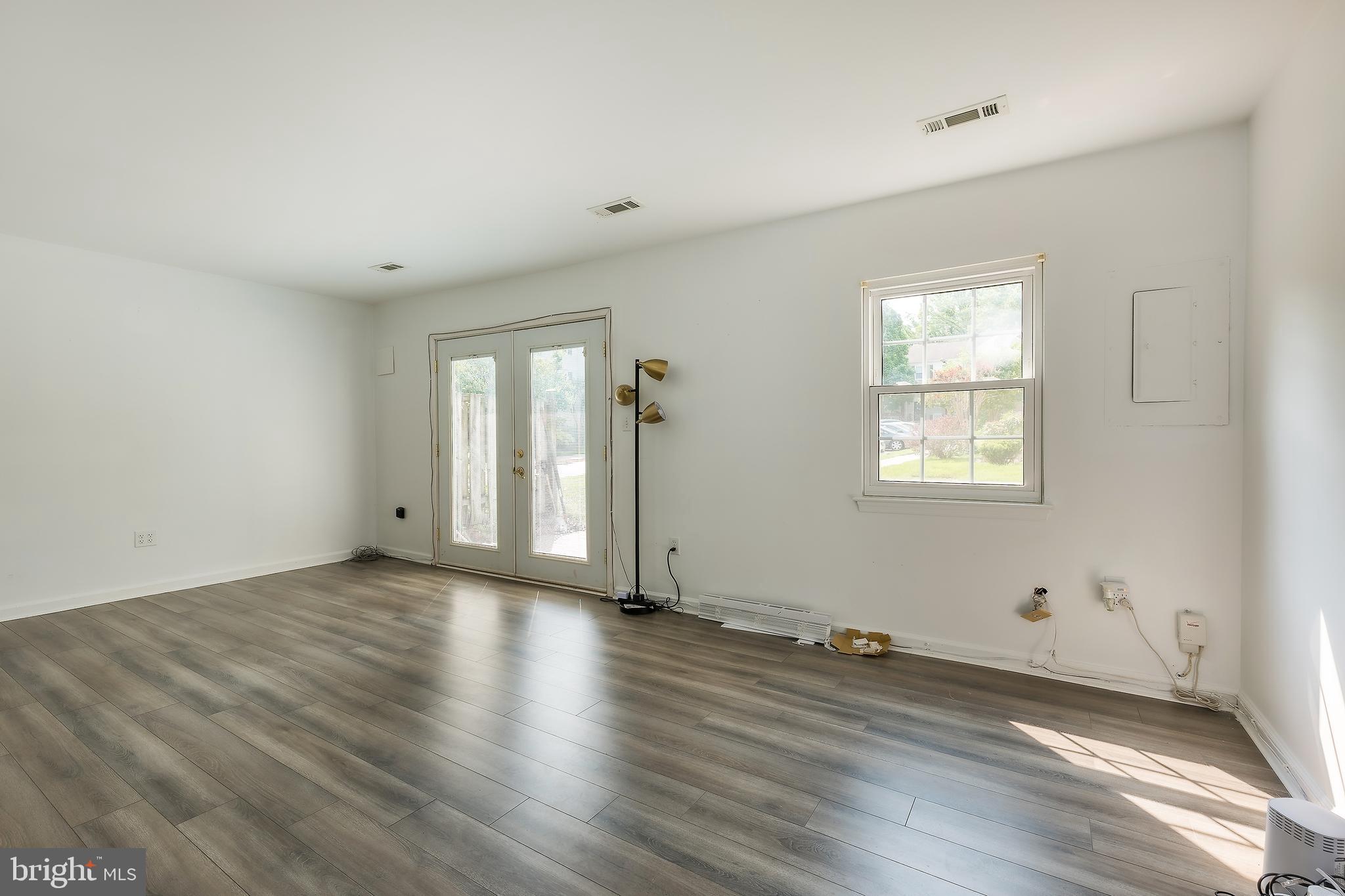 COLLEGE SQUARE - Residential Lease