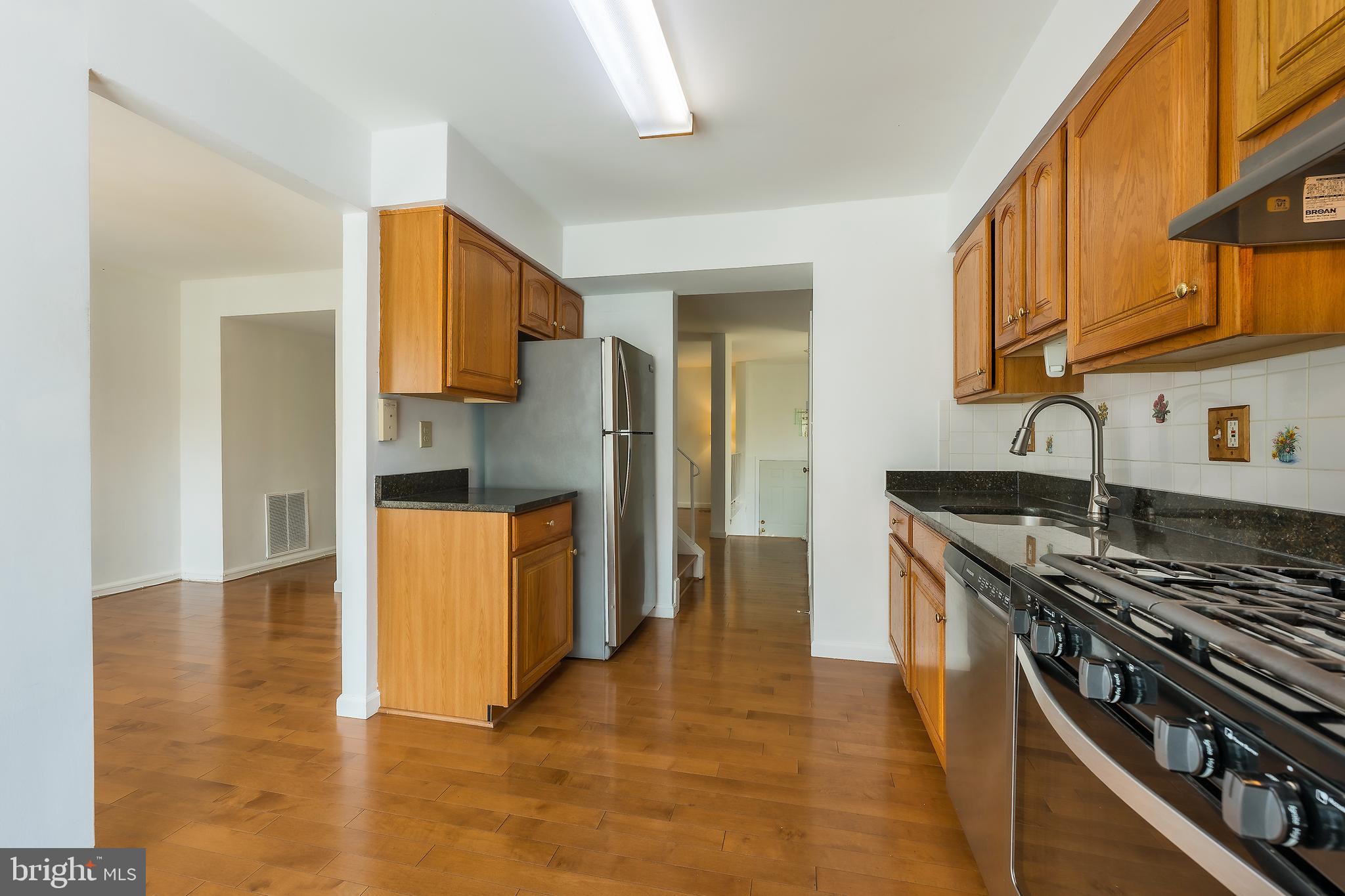 COLLEGE SQUARE - Residential Lease