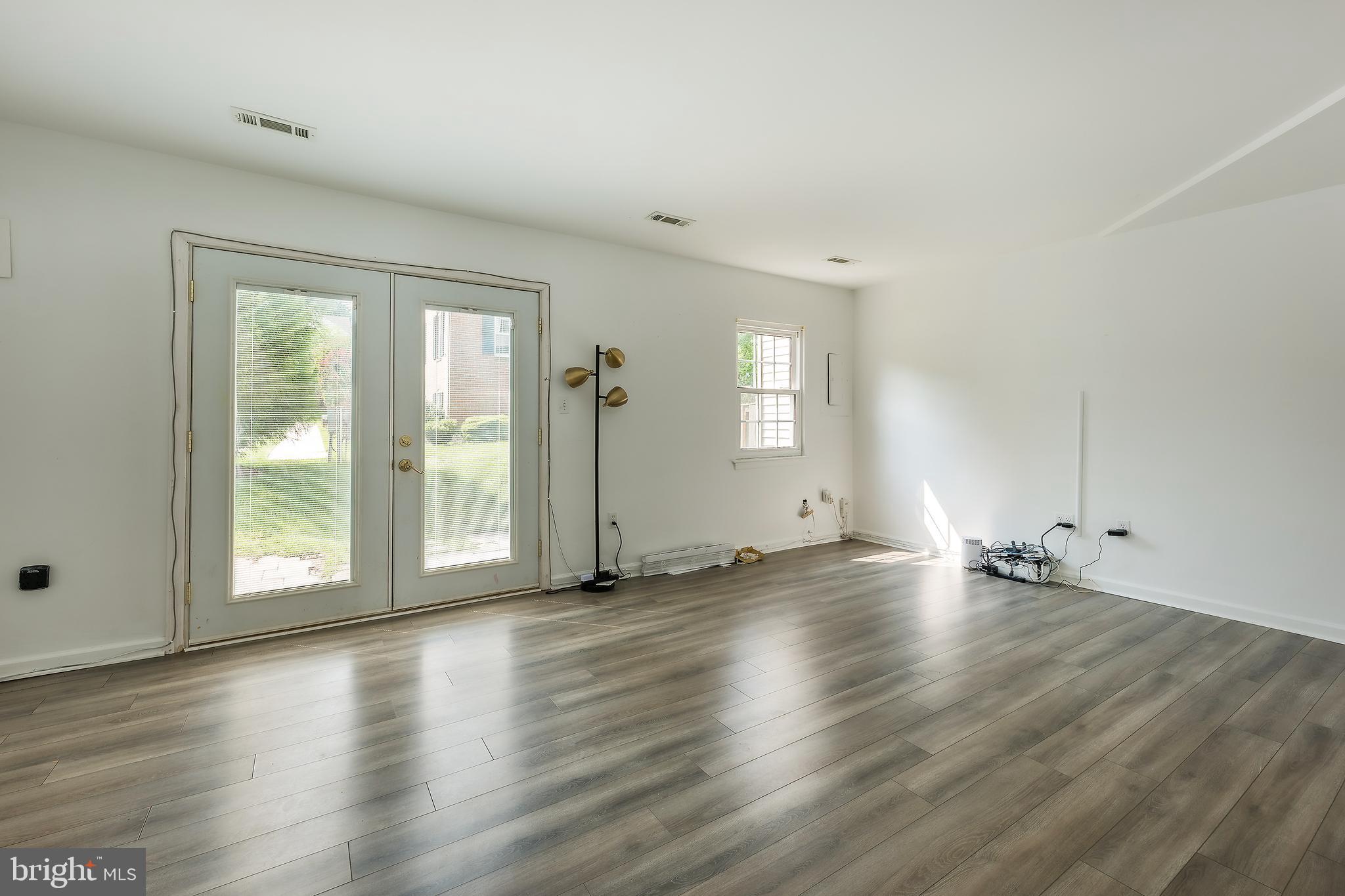 COLLEGE SQUARE - Residential Lease