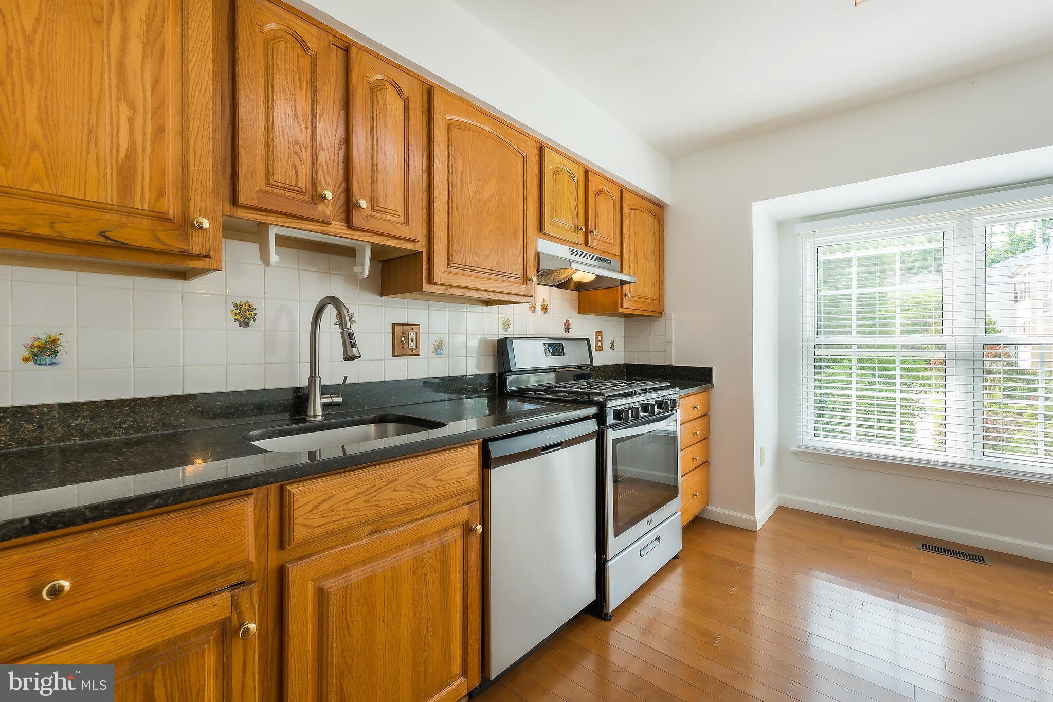 COLLEGE SQUARE - Residential Lease