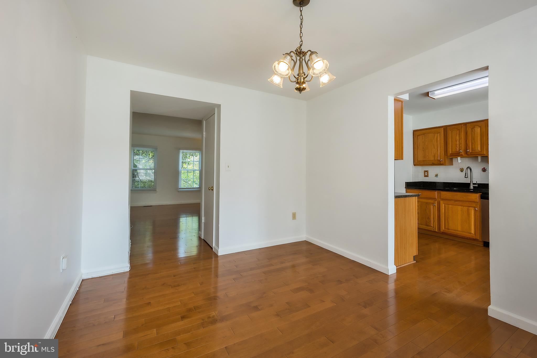 COLLEGE SQUARE - Residential Lease