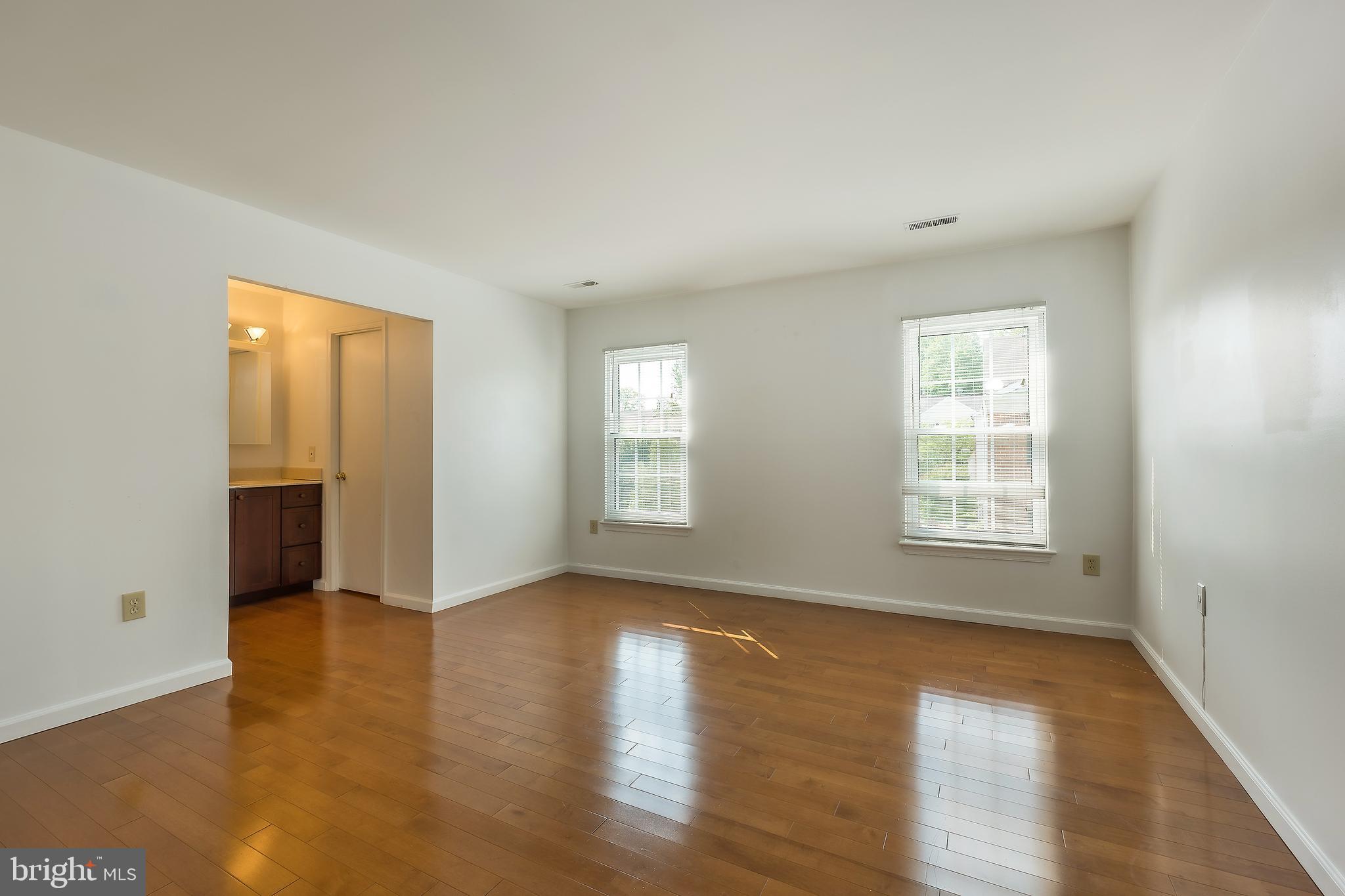 COLLEGE SQUARE - Residential Lease