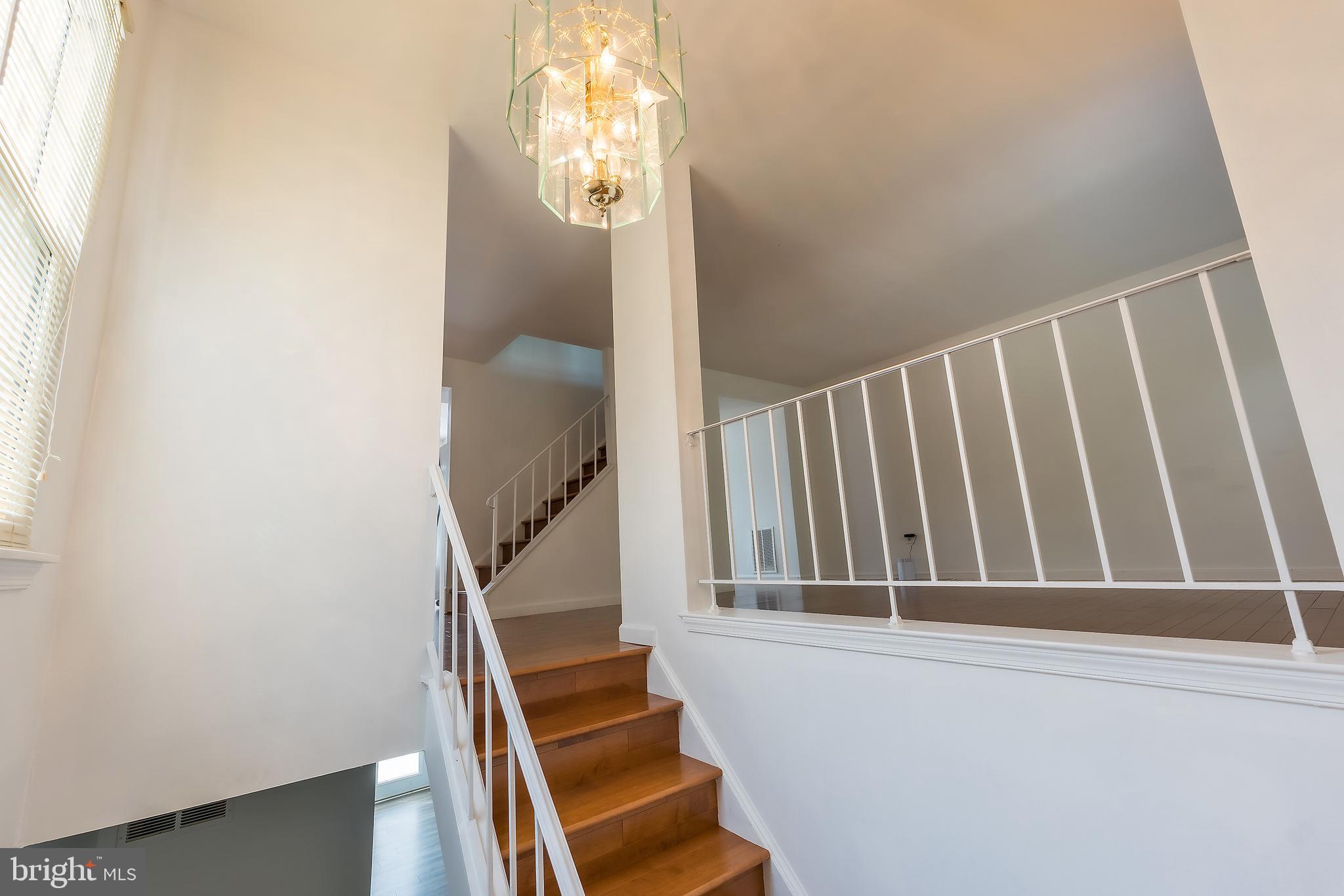 COLLEGE SQUARE - Residential Lease