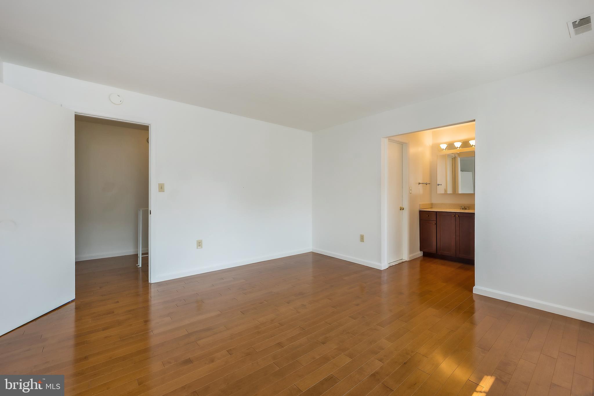 COLLEGE SQUARE - Residential Lease