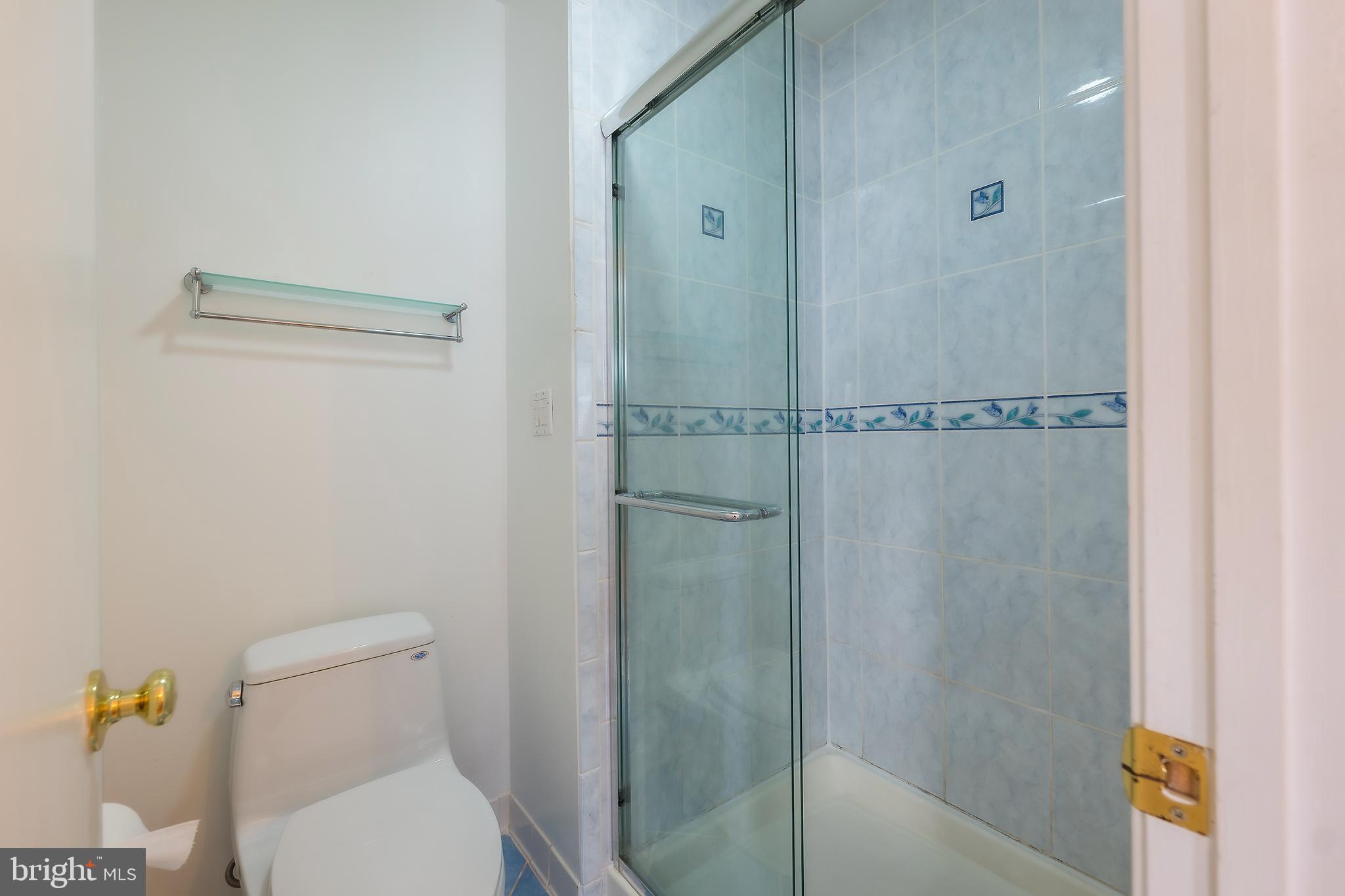 COLLEGE SQUARE - Residential Lease