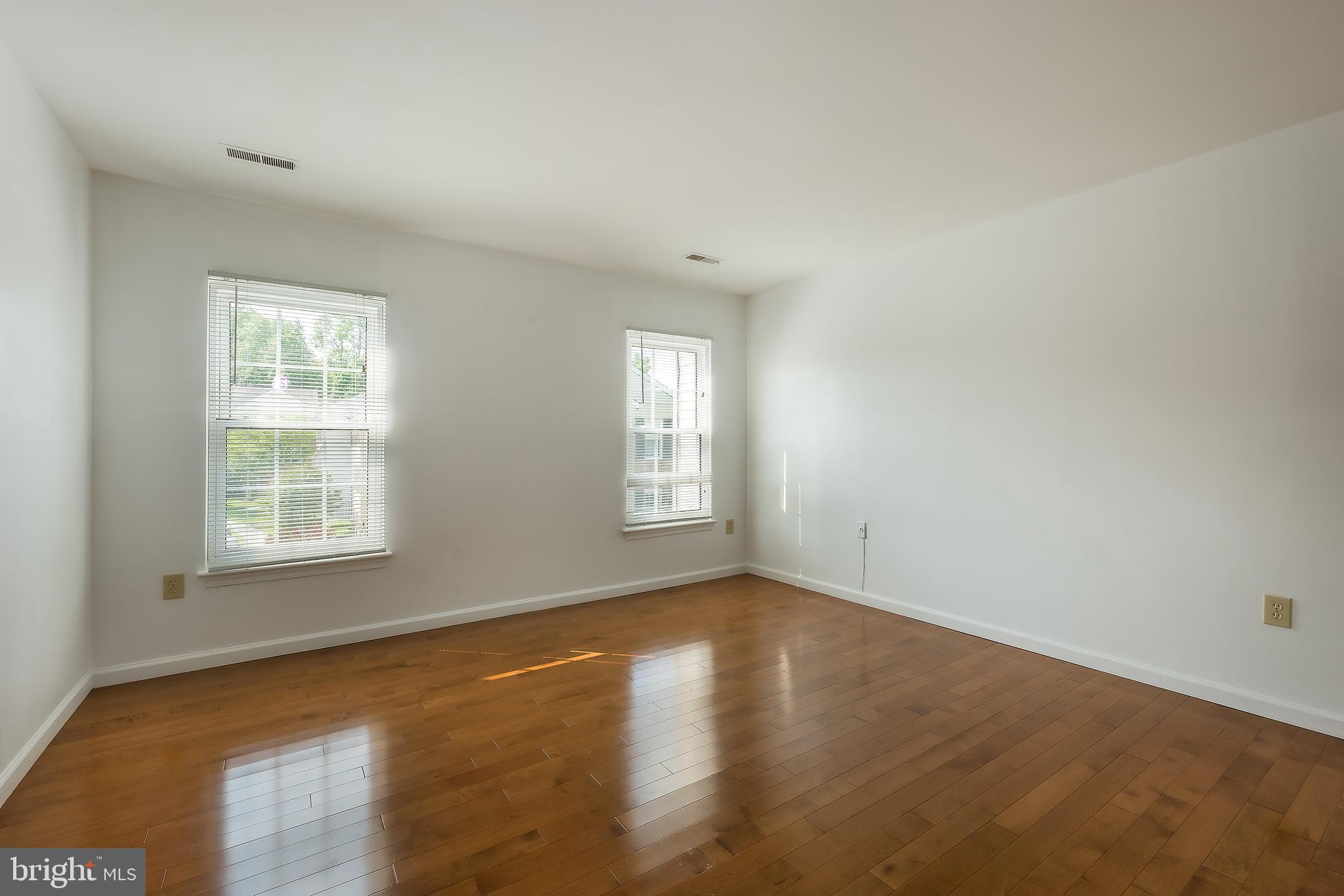 COLLEGE SQUARE - Residential Lease