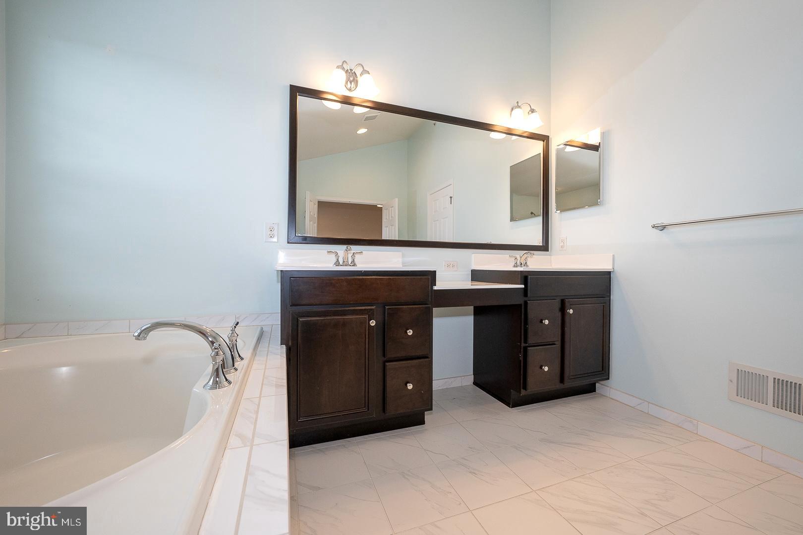 APPLEBROOK MEADOWS - Residential