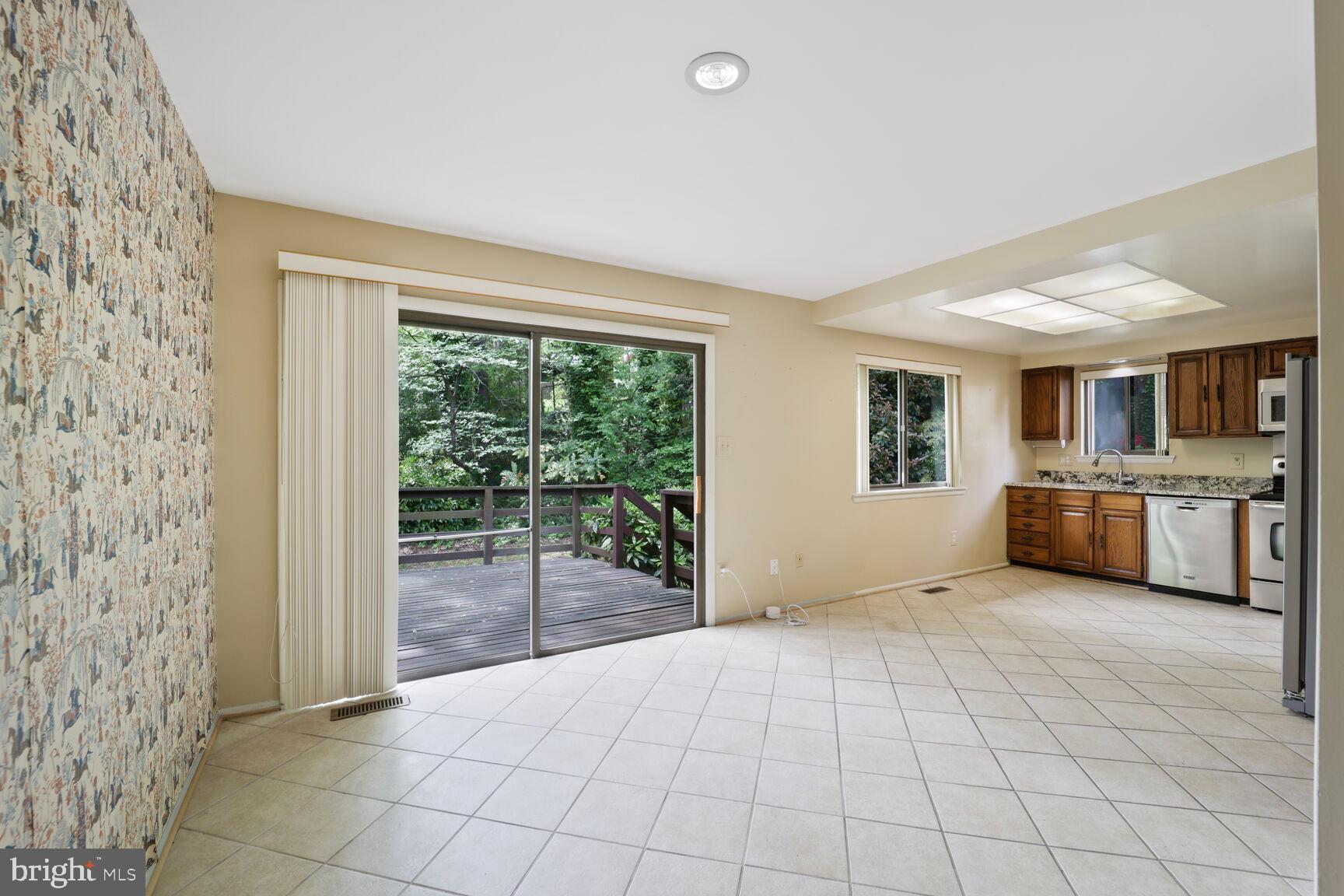 LAKE BARCROFT CLOISTERS - Residential