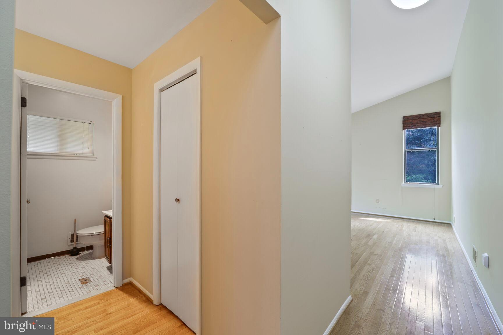 LAKE BARCROFT CLOISTERS - Residential