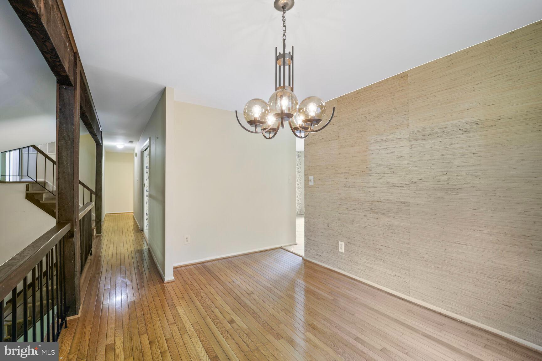 LAKE BARCROFT CLOISTERS - Residential