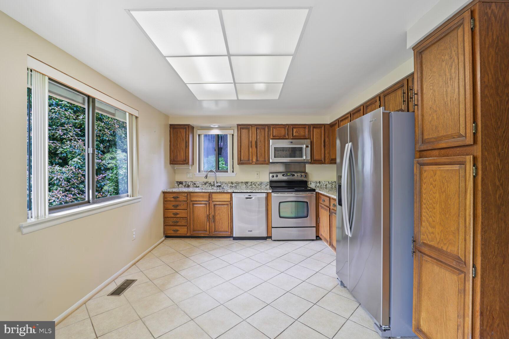 LAKE BARCROFT CLOISTERS - Residential