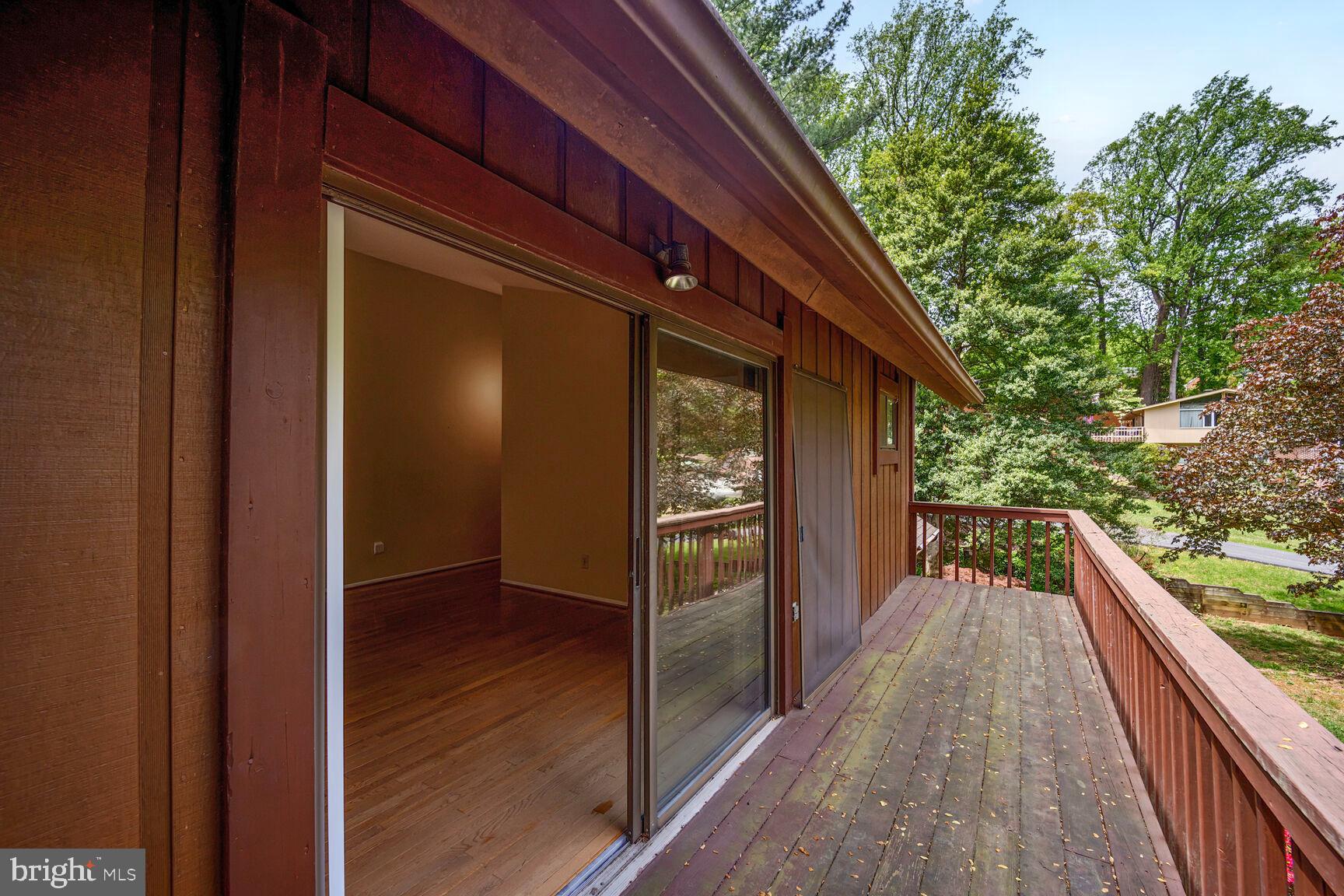 LAKE BARCROFT CLOISTERS - Residential