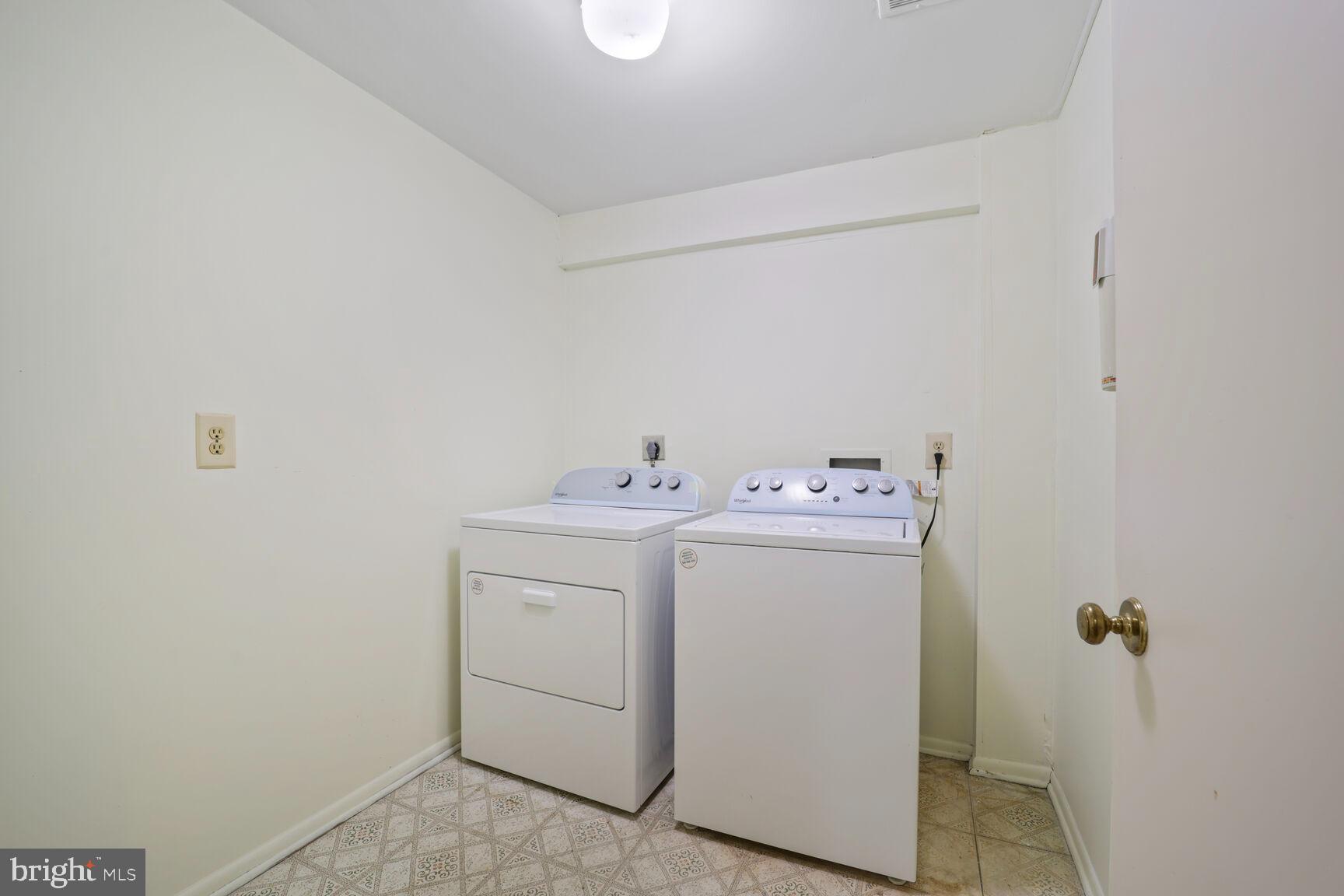 LAKE BARCROFT CLOISTERS - Residential