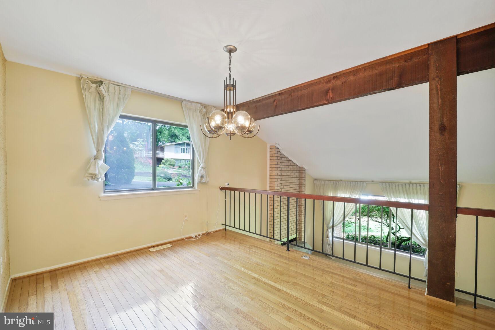 LAKE BARCROFT CLOISTERS - Residential