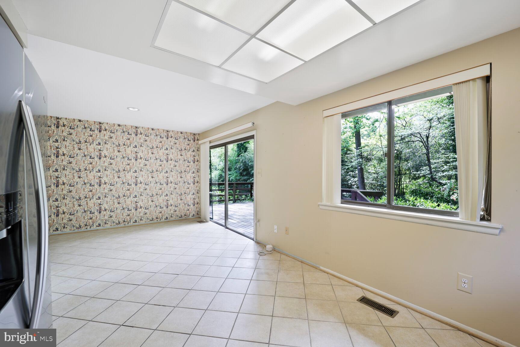 LAKE BARCROFT CLOISTERS - Residential