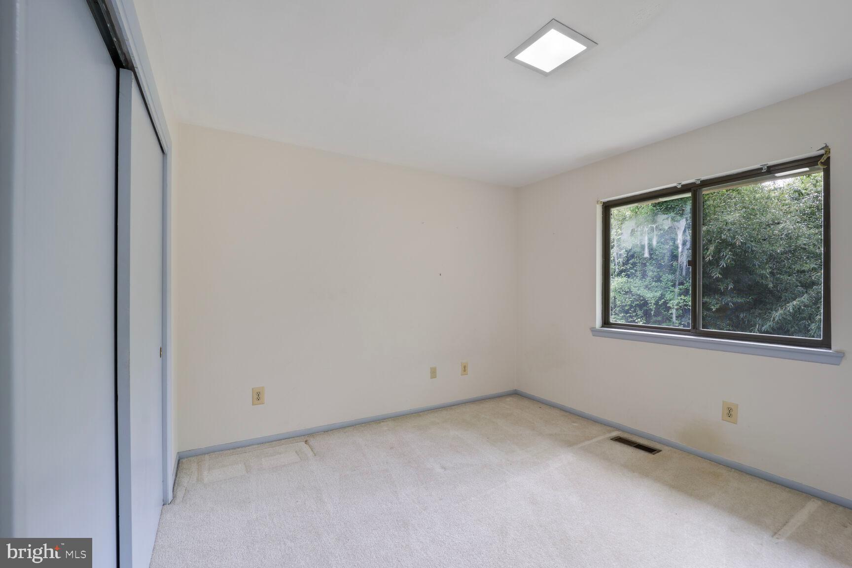 LAKE BARCROFT CLOISTERS - Residential