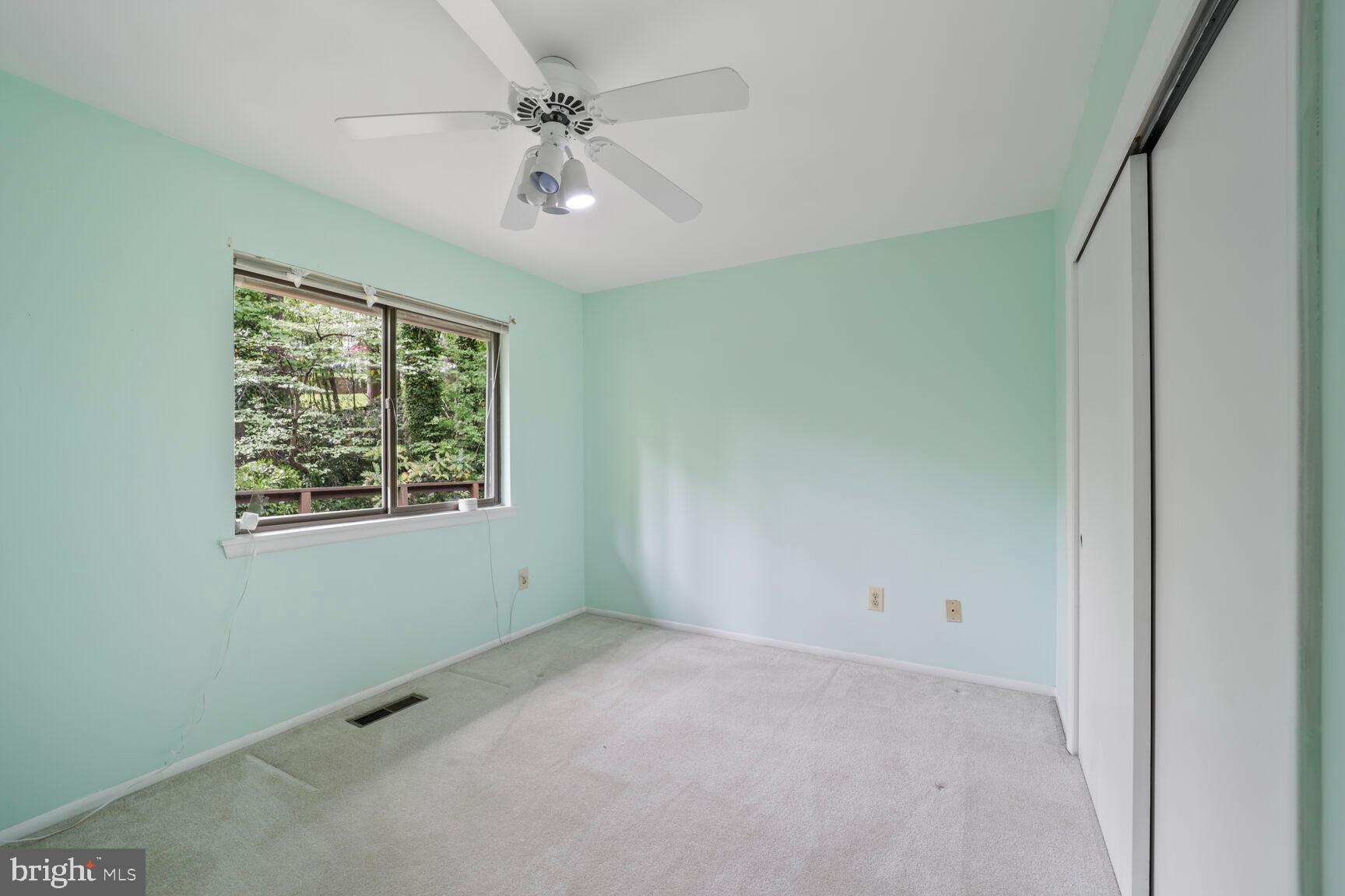 LAKE BARCROFT CLOISTERS - Residential