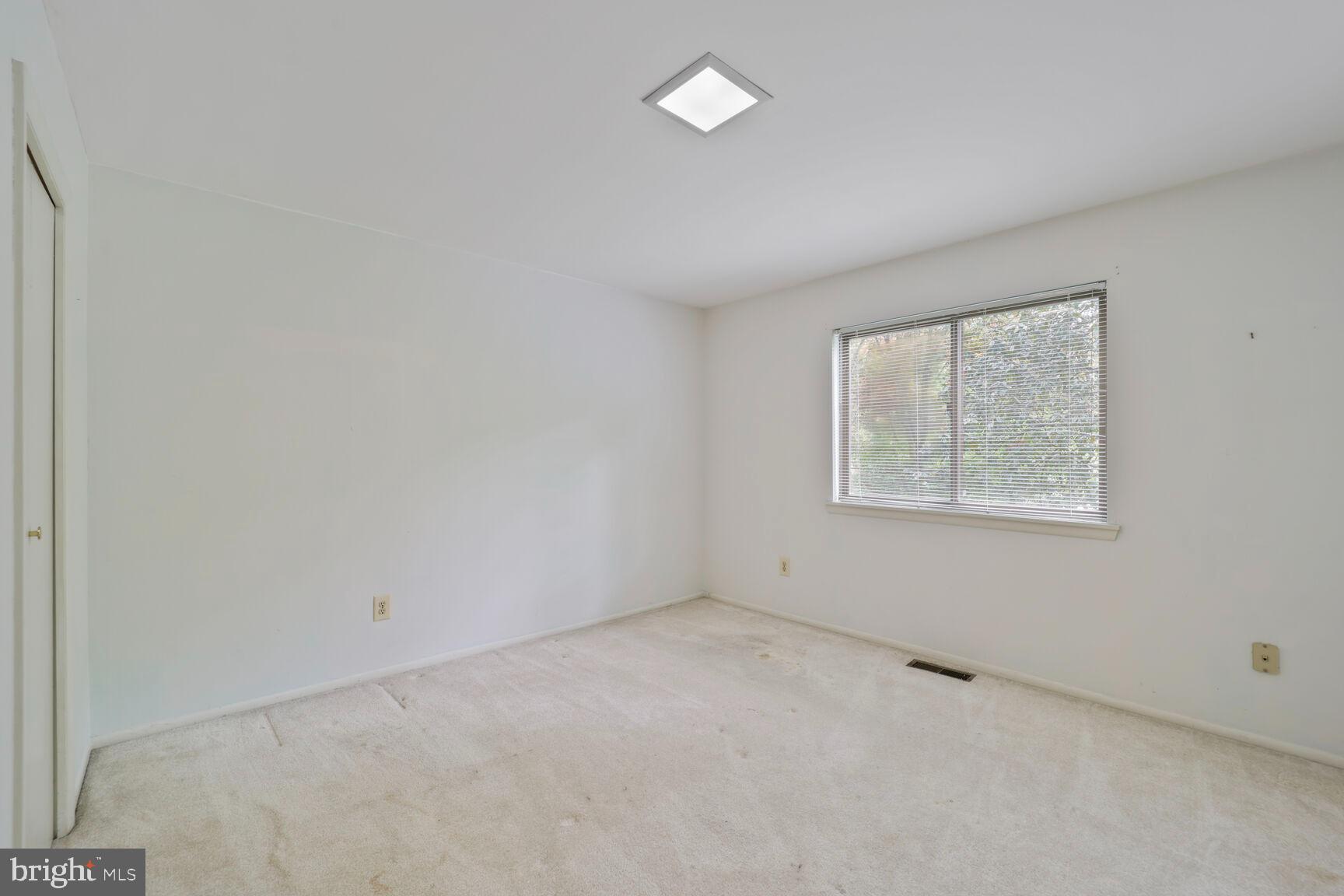 LAKE BARCROFT CLOISTERS - Residential