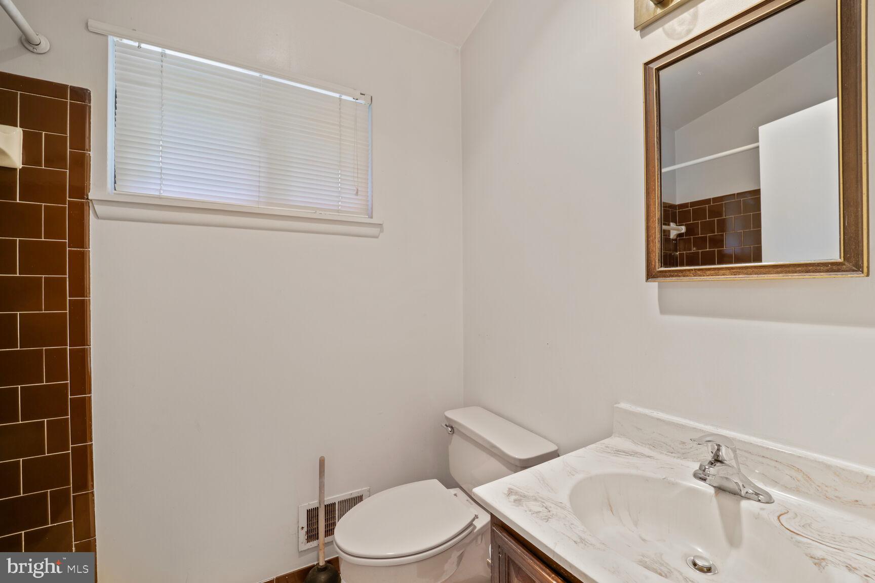 LAKE BARCROFT CLOISTERS - Residential