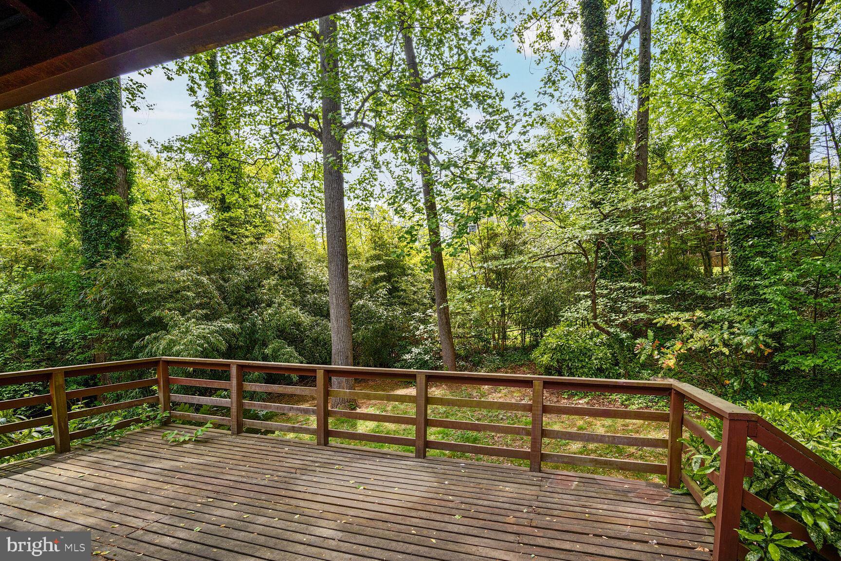 LAKE BARCROFT CLOISTERS - Residential