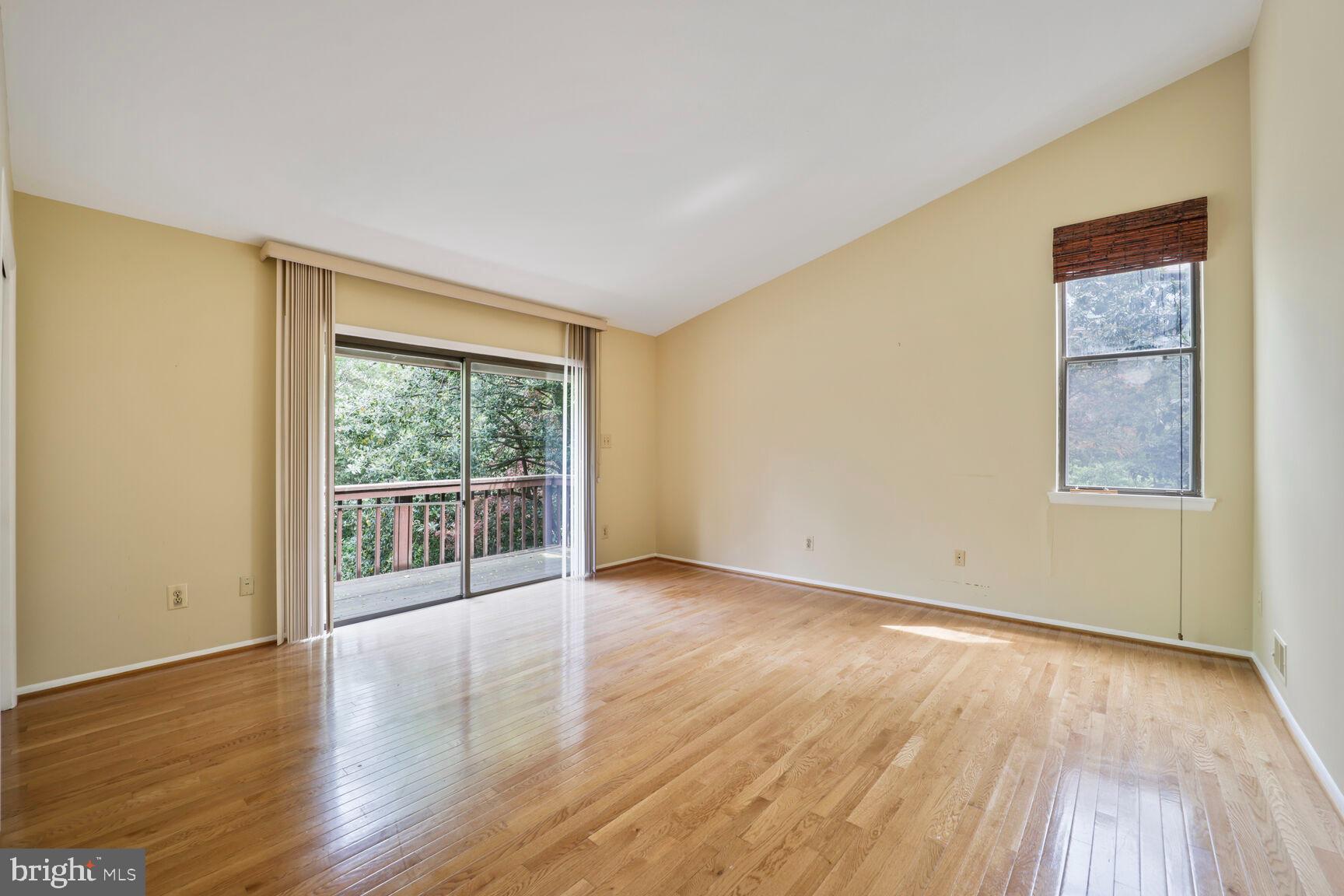 LAKE BARCROFT CLOISTERS - Residential