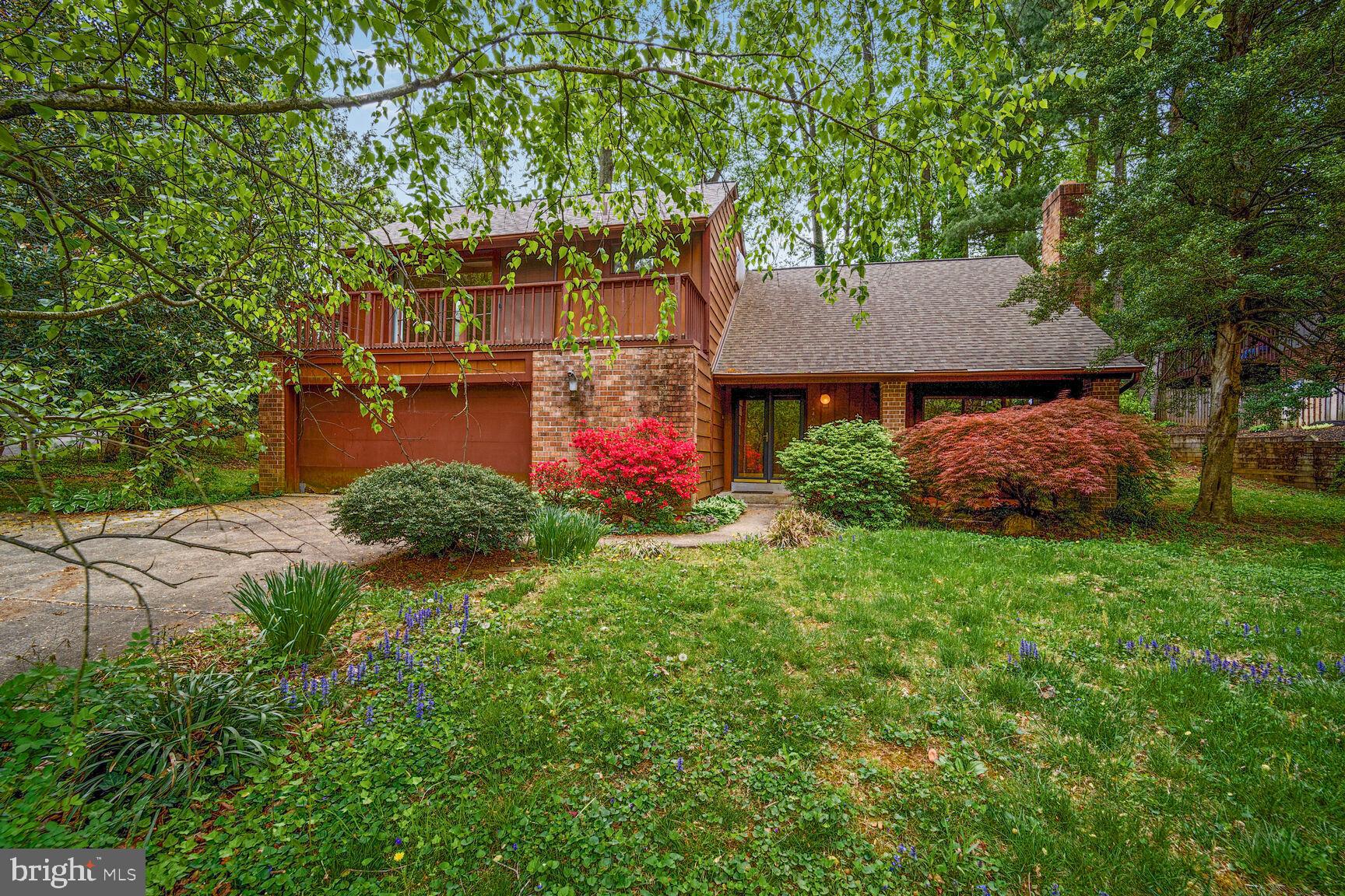 LAKE BARCROFT CLOISTERS - Residential