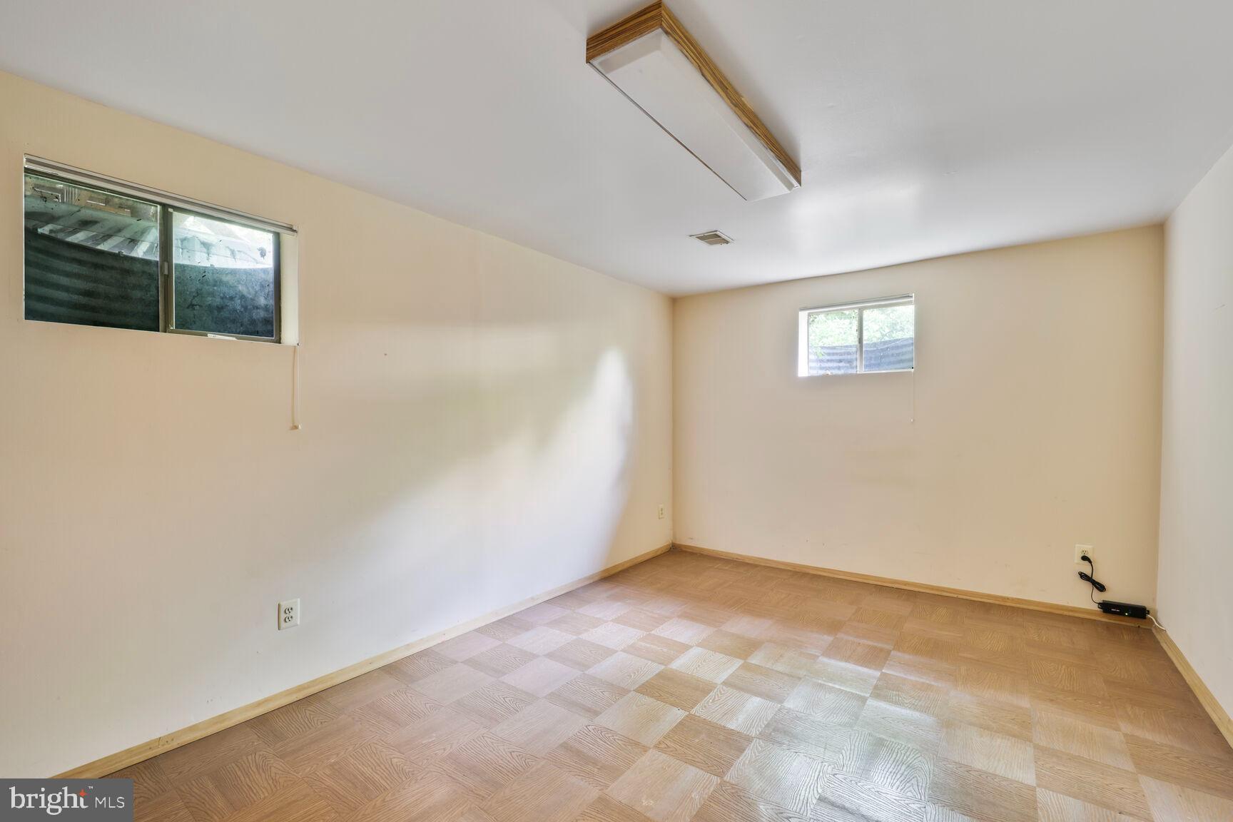 LAKE BARCROFT CLOISTERS - Residential