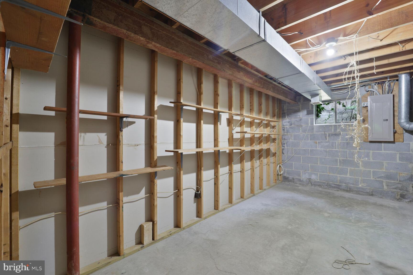 LAKE BARCROFT CLOISTERS - Residential