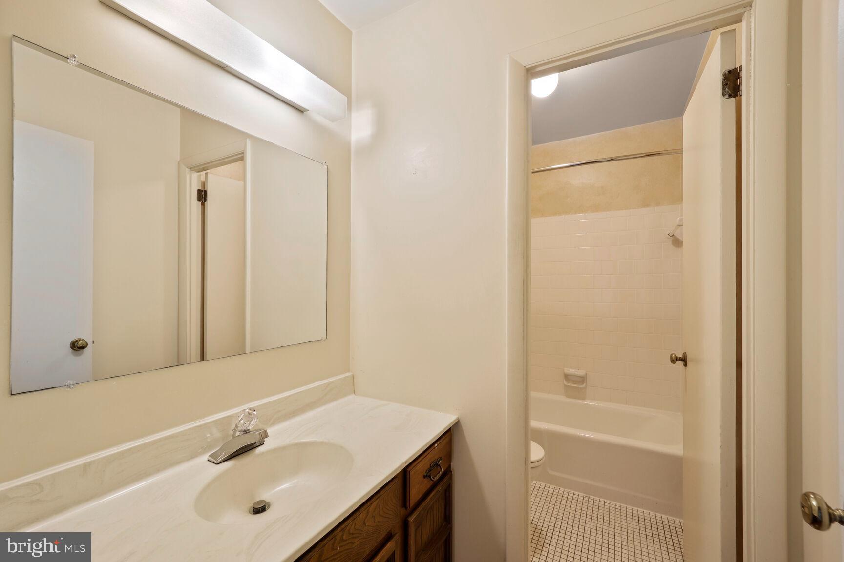 LAKE BARCROFT CLOISTERS - Residential