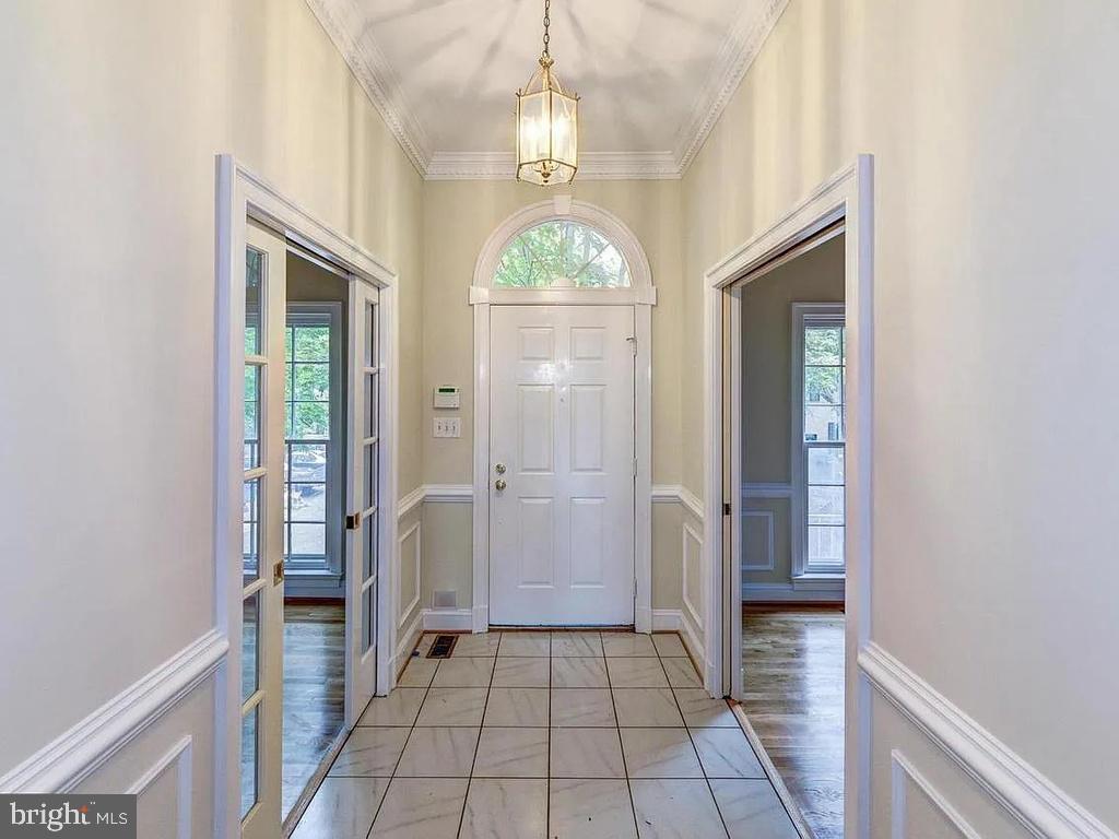 8904 BARROWGATE COURT