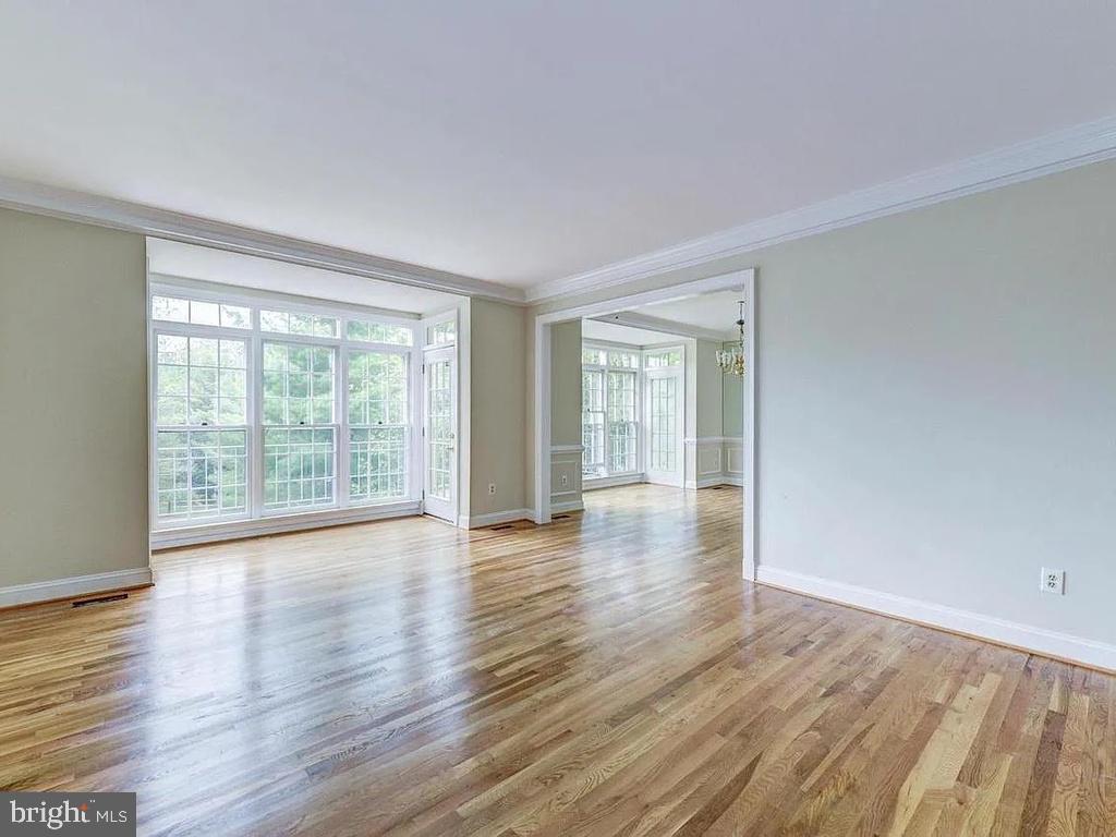 8904 BARROWGATE COURT