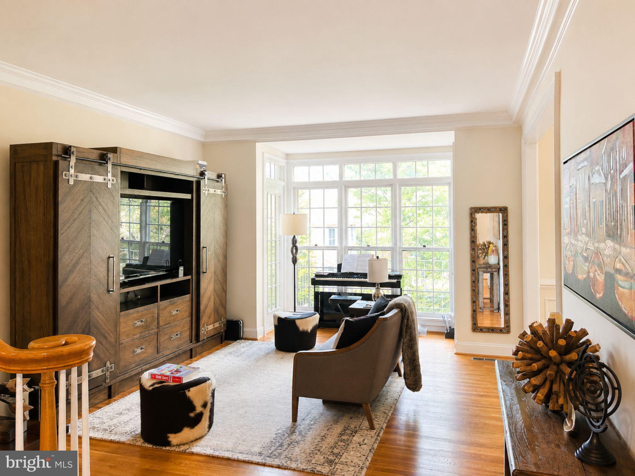 8904 BARROWGATE COURT